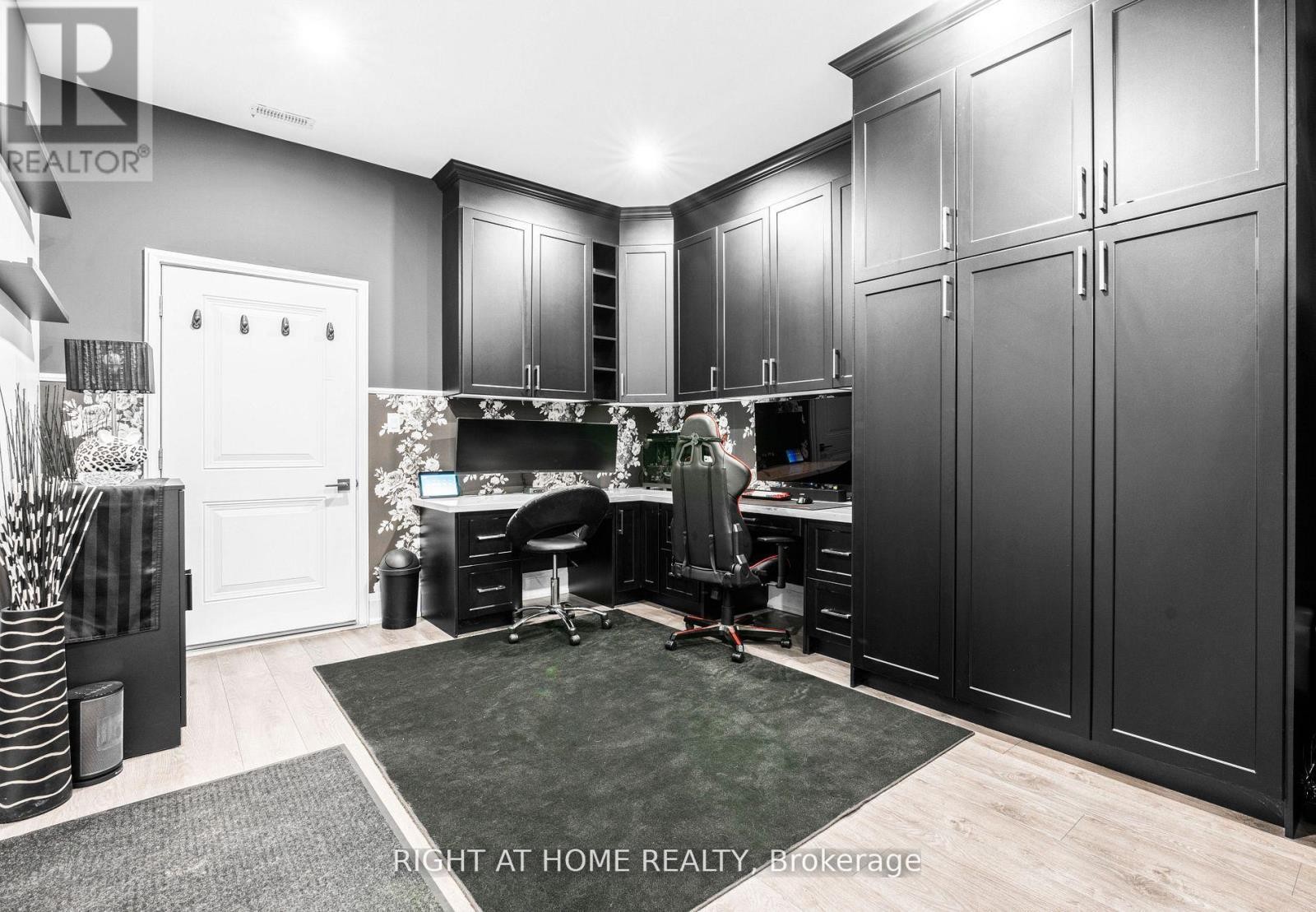 












993 GILMORE AVENUE

,
Innisfil (Lefroy),




Ontario
L0L1W0

