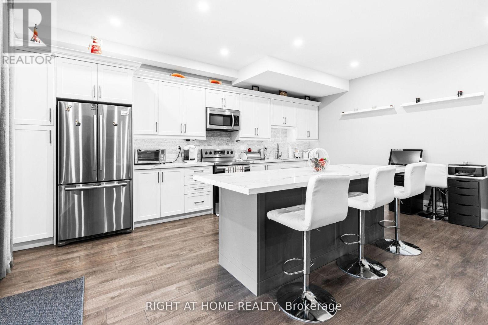 












993 GILMORE AVENUE

,
Innisfil (Lefroy),




Ontario
L0L1W0

