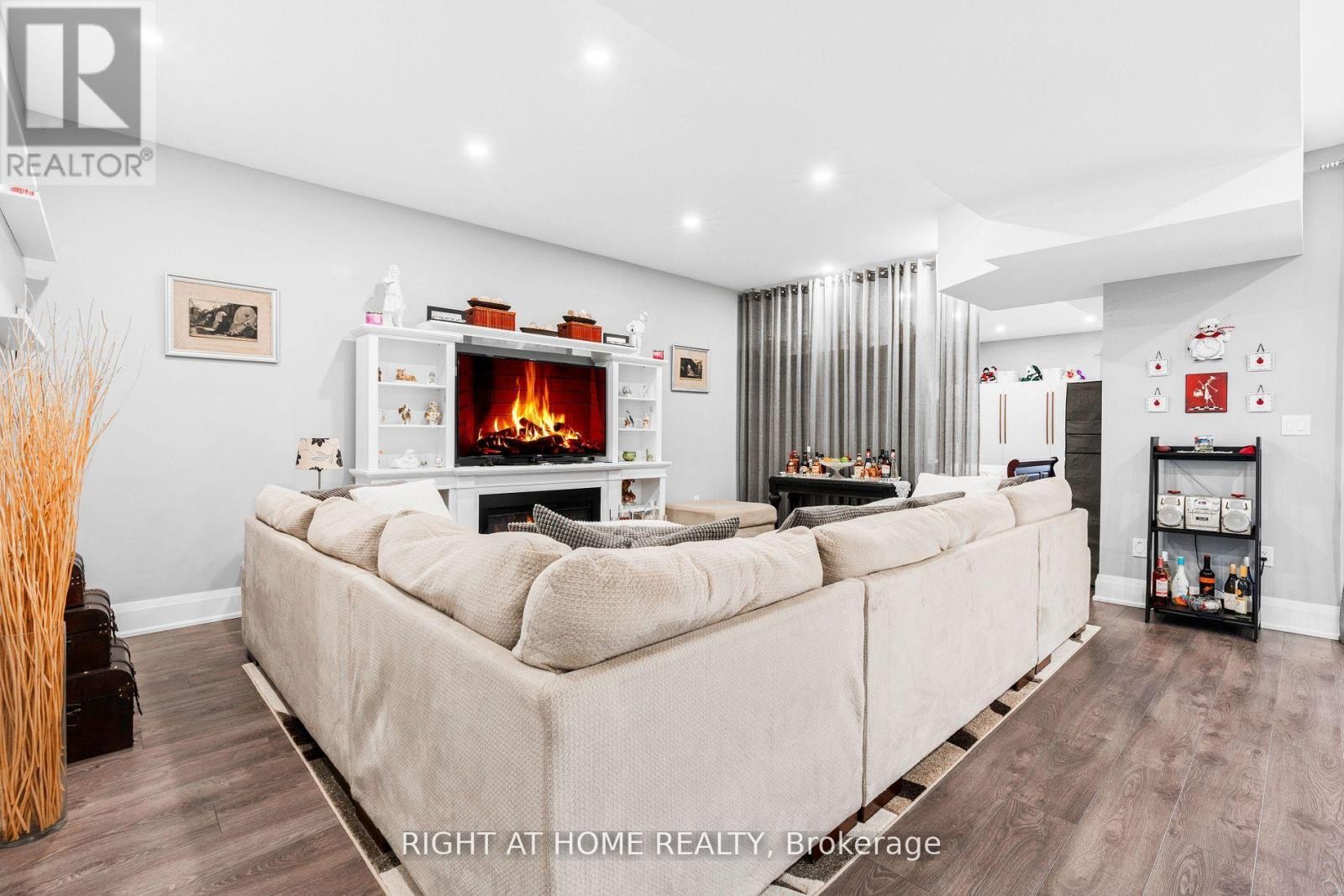 












993 GILMORE AVENUE

,
Innisfil (Lefroy),




Ontario
L0L1W0

