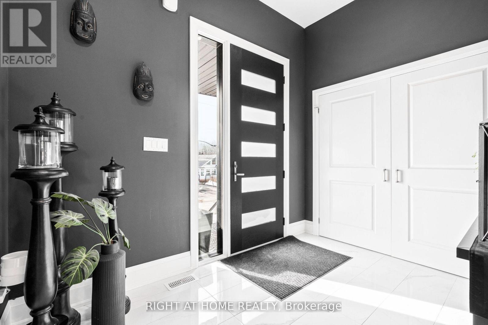 












993 GILMORE AVENUE

,
Innisfil (Lefroy),




Ontario
L0L1W0

