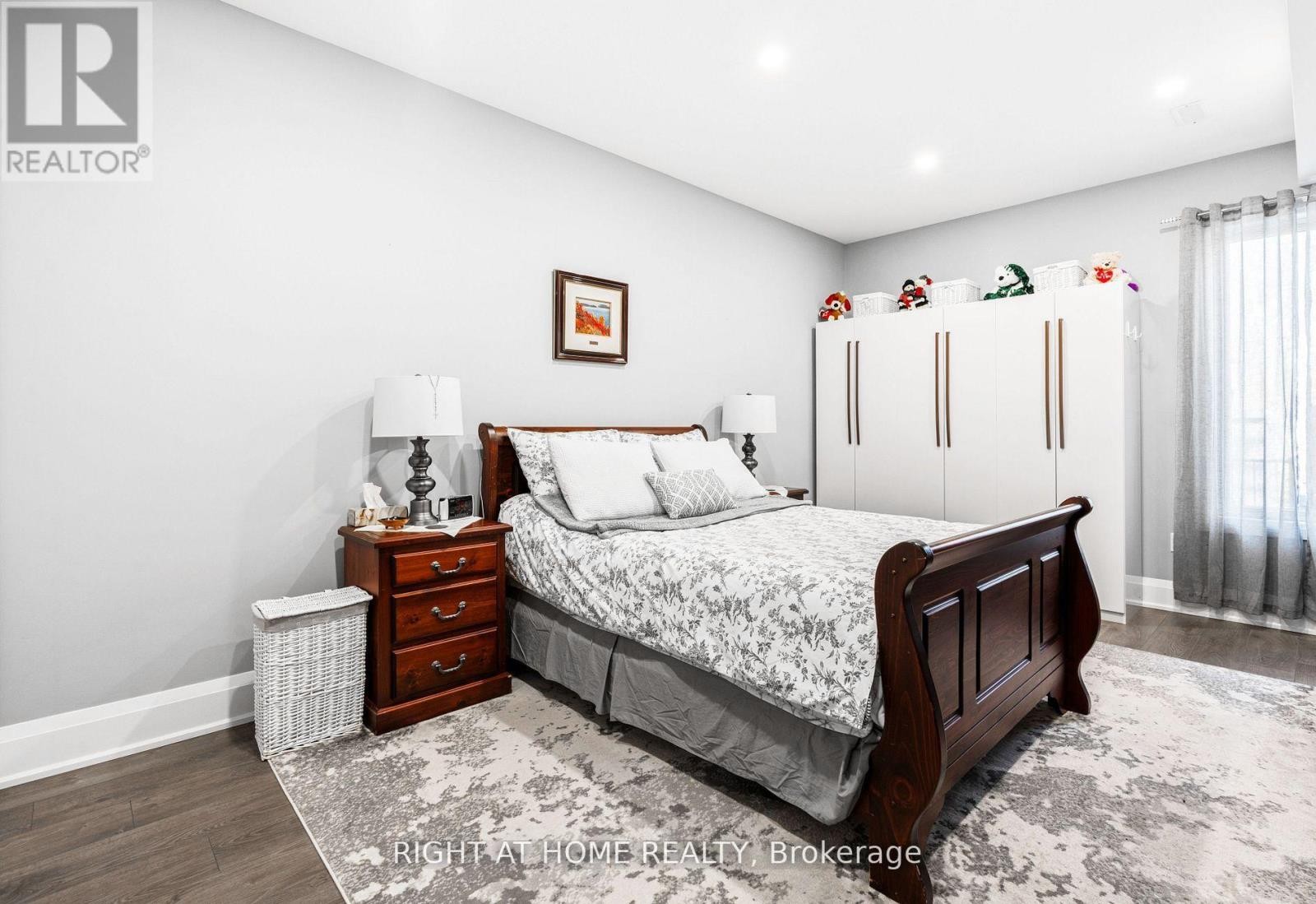 












993 GILMORE AVENUE

,
Innisfil (Lefroy),




Ontario
L0L1W0

