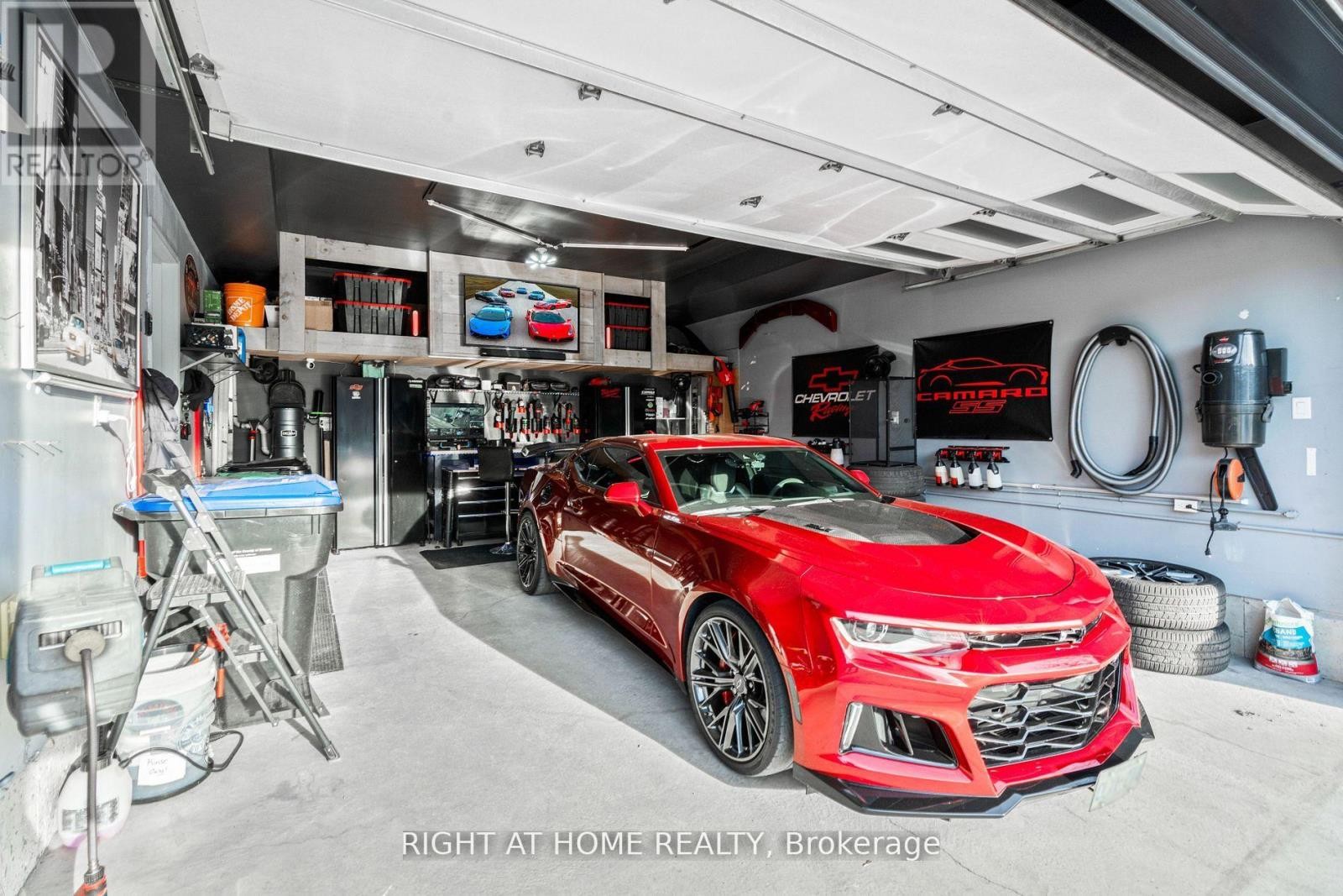 












993 GILMORE AVENUE

,
Innisfil (Lefroy),




Ontario
L0L1W0

