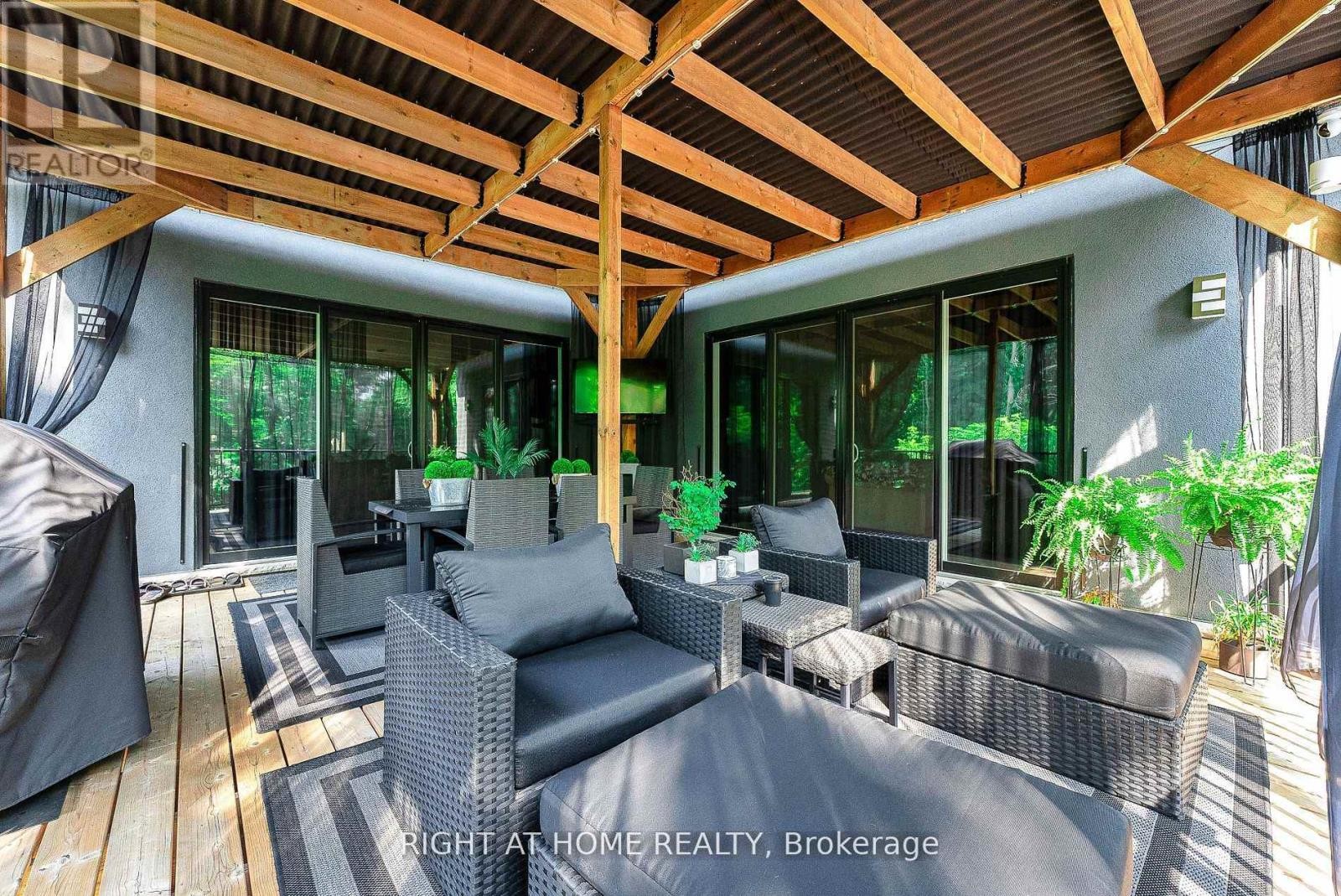 












993 GILMORE AVENUE

,
Innisfil (Lefroy),




Ontario
L0L1W0

