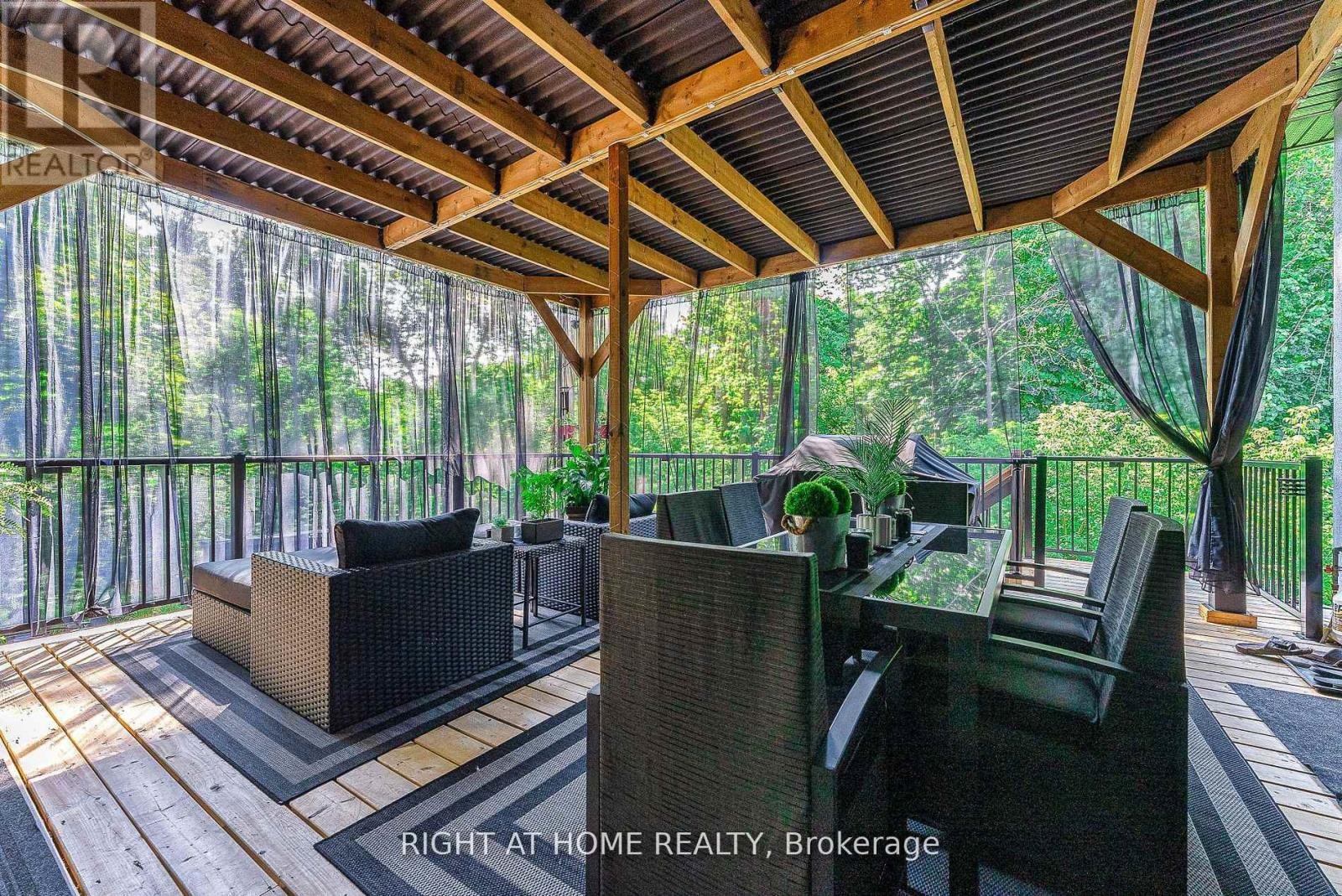 












993 GILMORE AVENUE

,
Innisfil (Lefroy),




Ontario
L0L1W0

