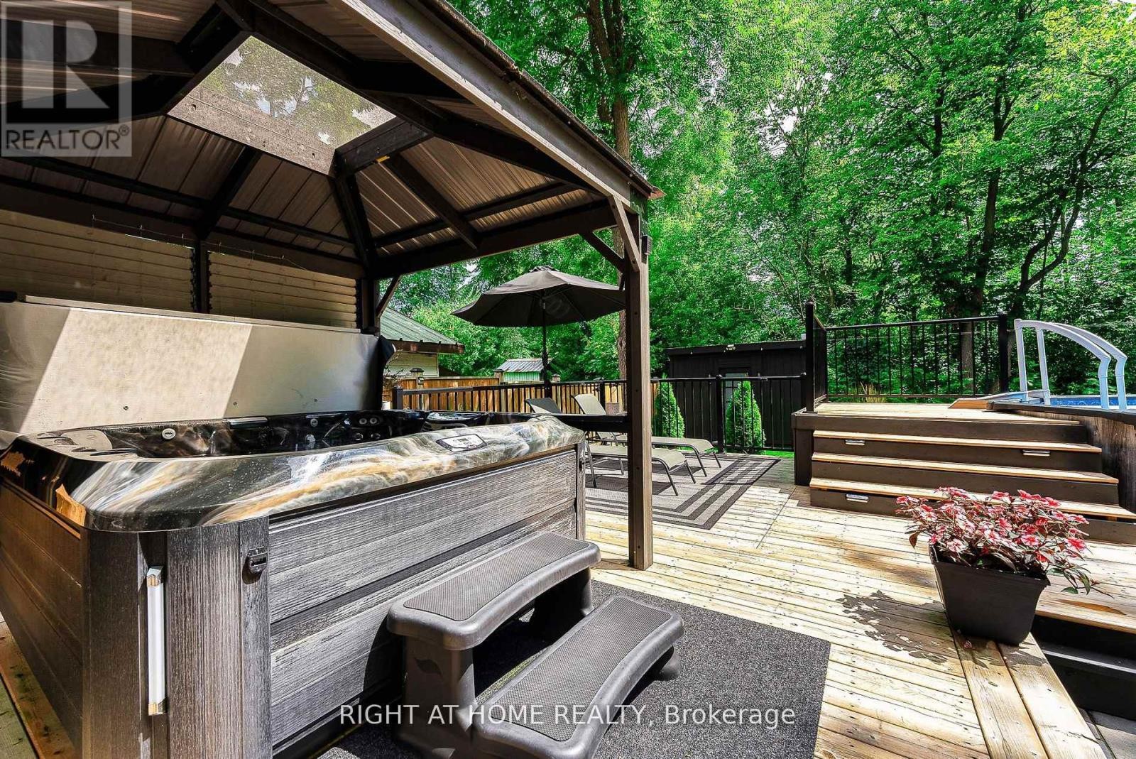 












993 GILMORE AVENUE

,
Innisfil (Lefroy),




Ontario
L0L1W0

