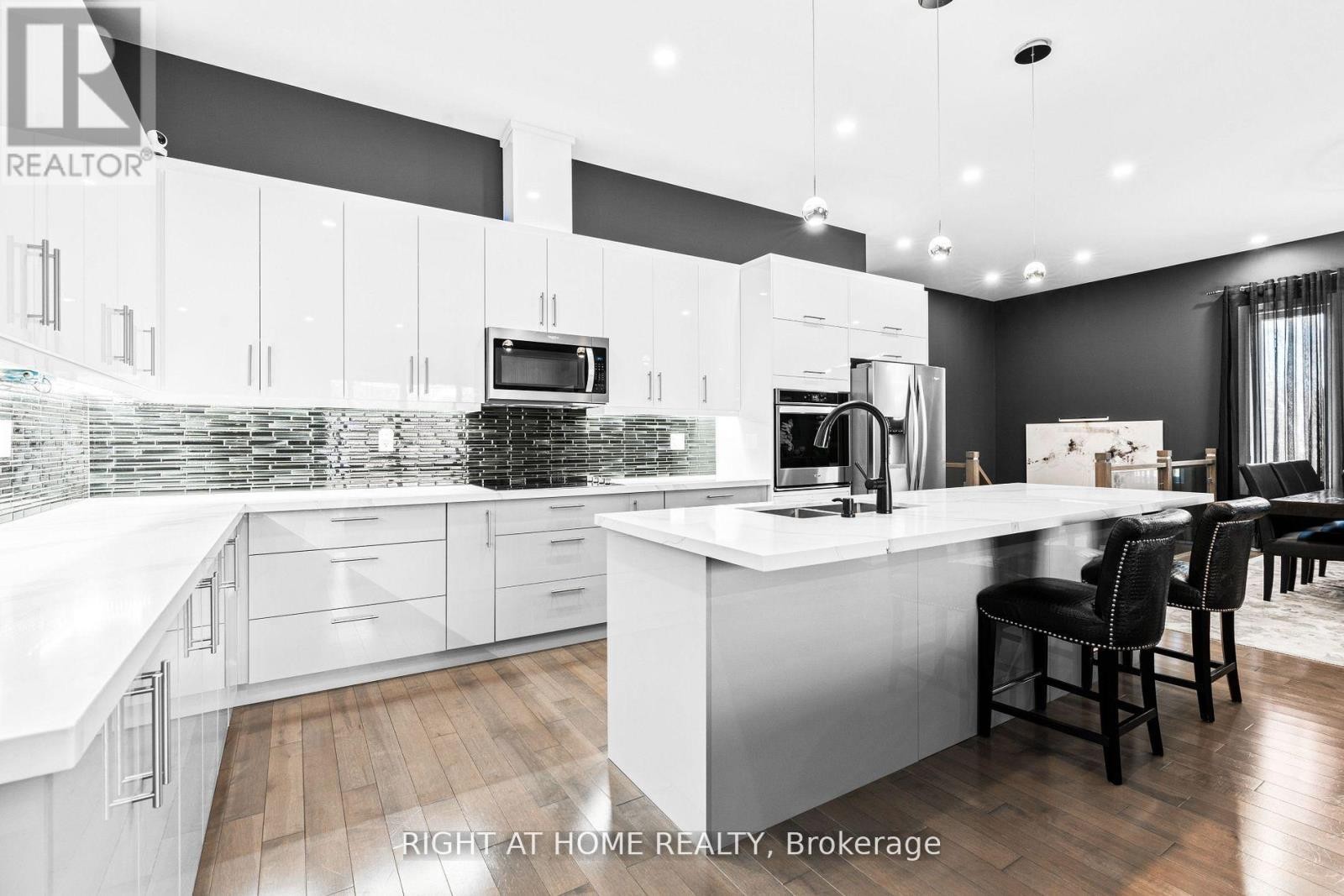 












993 GILMORE AVENUE

,
Innisfil (Lefroy),




Ontario
L0L1W0

