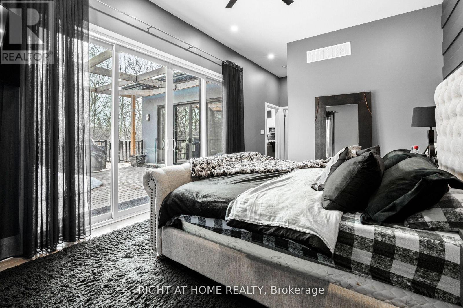 












993 GILMORE AVENUE

,
Innisfil (Lefroy),




Ontario
L0L1W0

