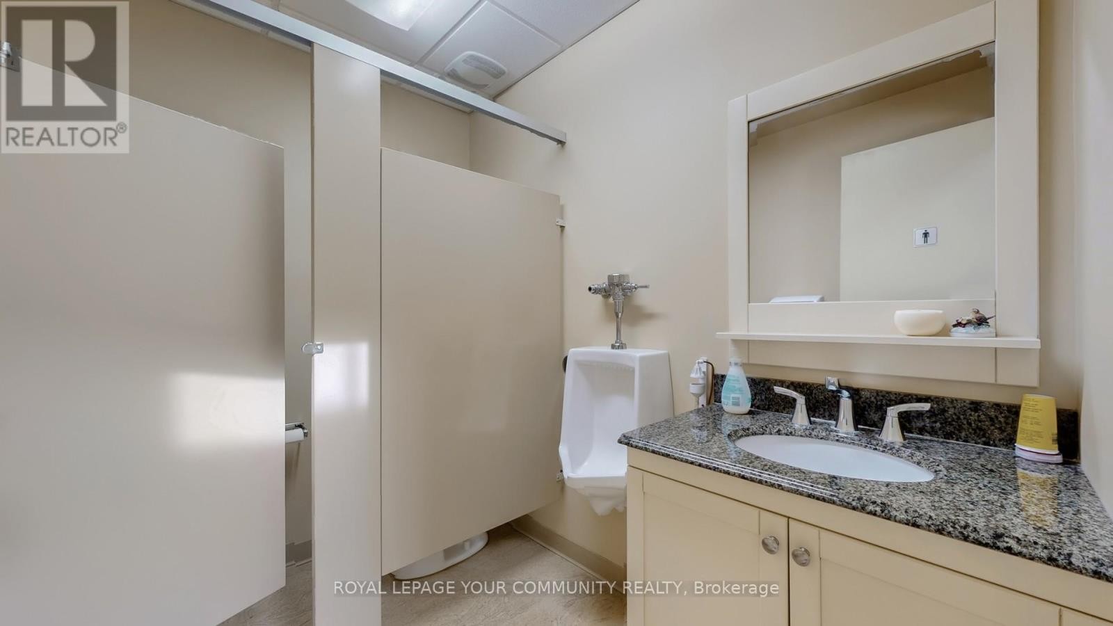 












121 ROBINSON STREET

,
Markham (Old Markham Village),




Ontario
L3P1P2

