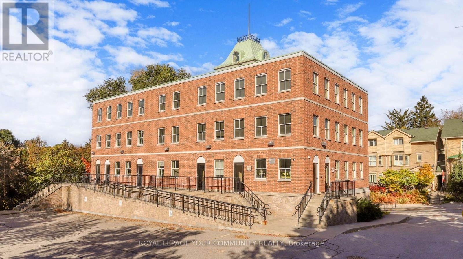 












121 ROBINSON STREET

,
Markham (Old Markham Village),




Ontario
L3P1P2

