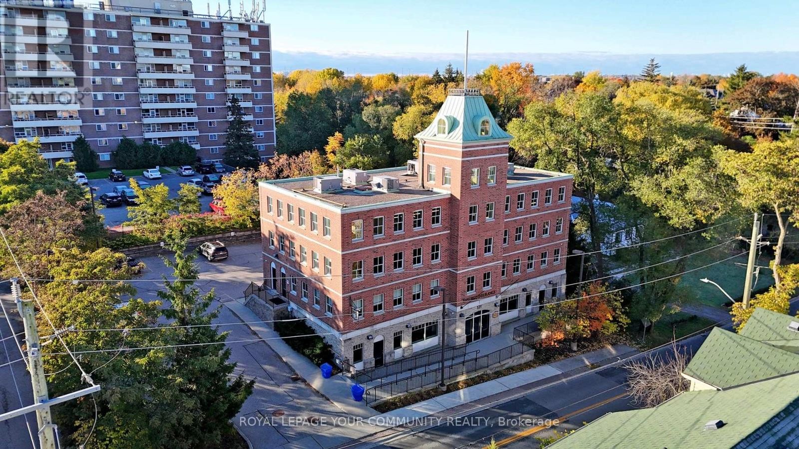 












121 ROBINSON STREET

,
Markham (Old Markham Village),




Ontario
L3P1P2

