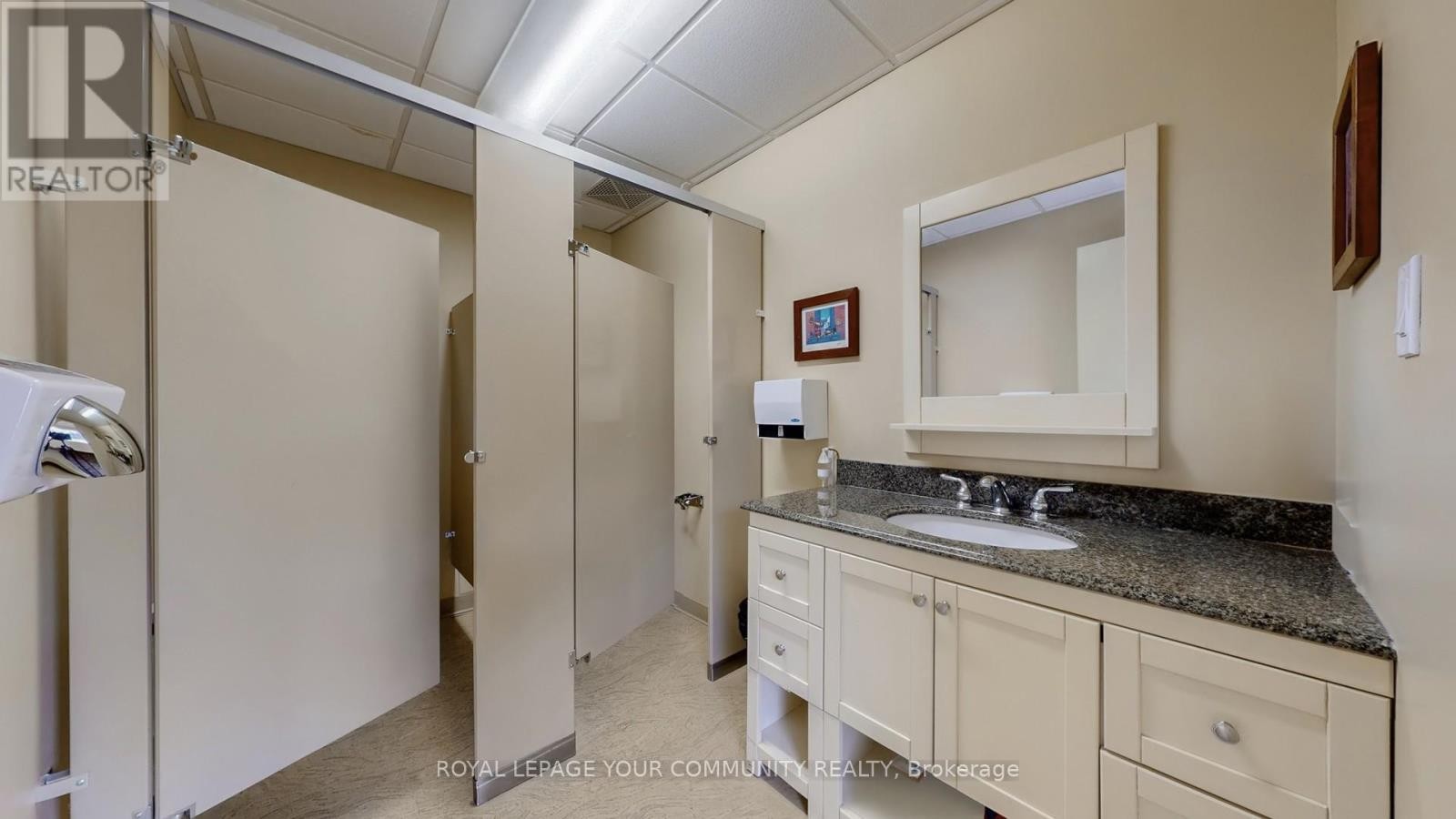 












121 ROBINSON STREET

,
Markham (Old Markham Village),




Ontario
L3P1P2

