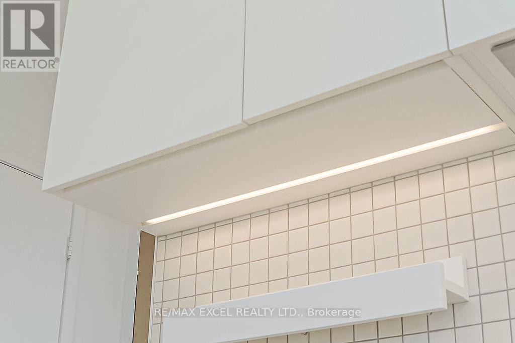 












2803 - 898 PORTAGE PARKWAY

,
Vaughan (Vaughan Corporate Centre),




Ontario
L4K0J6

