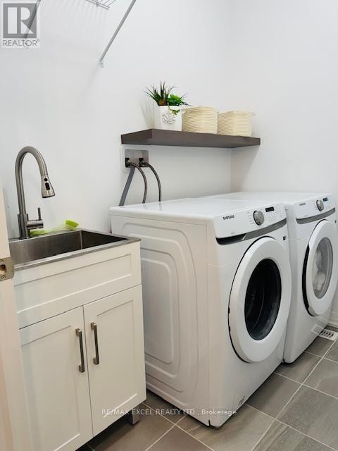 












22 BOITON STREET

,
Richmond Hill,




Ontario
L4S0J4

