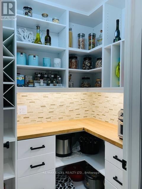 












22 BOITON STREET

,
Richmond Hill,




Ontario
L4S0J4

