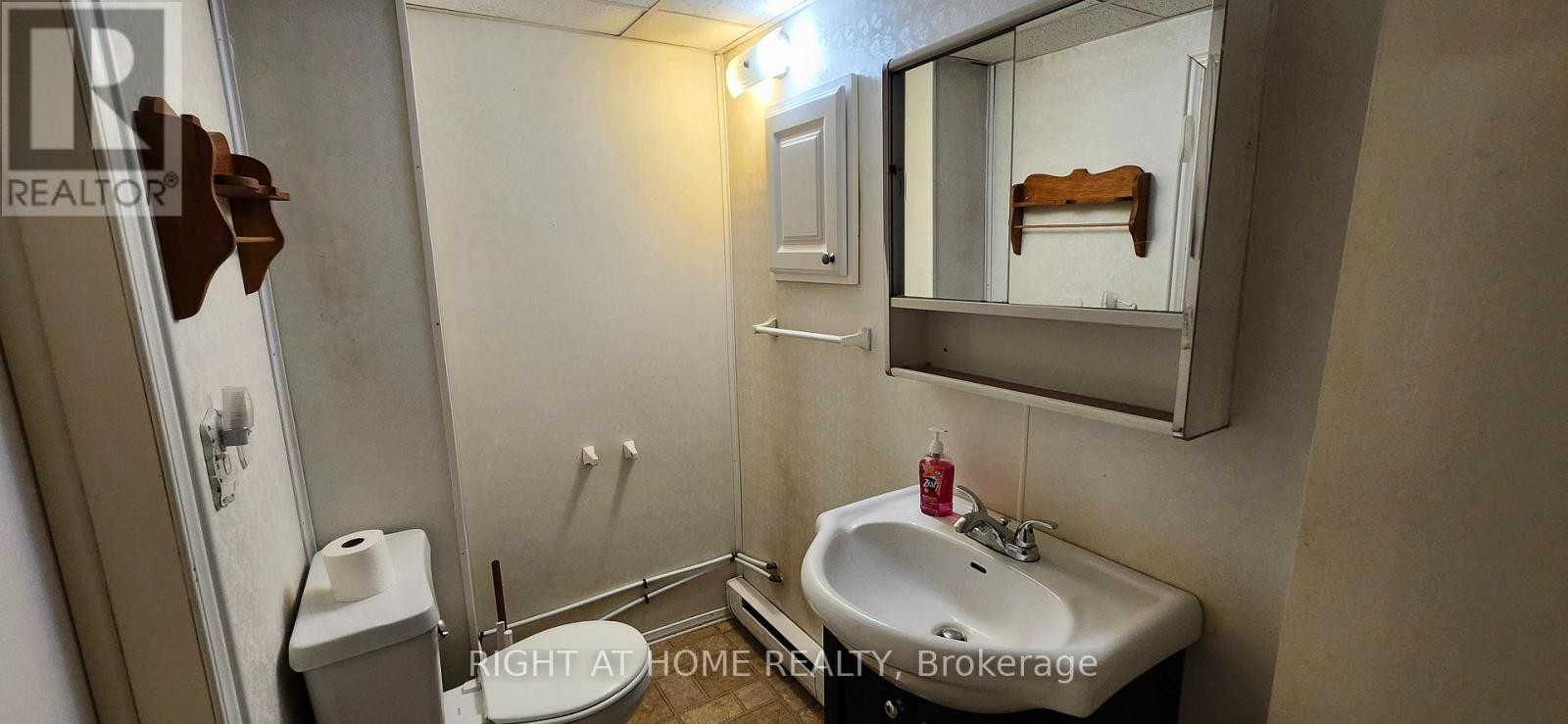 












MAIN - 10 B MILL STREET

,
Essa (Angus),




Ontario
L3W0C7

