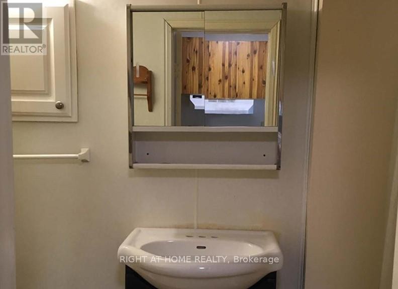 












MAIN - 10 B MILL STREET

,
Essa (Angus),




Ontario
L3W0C7

