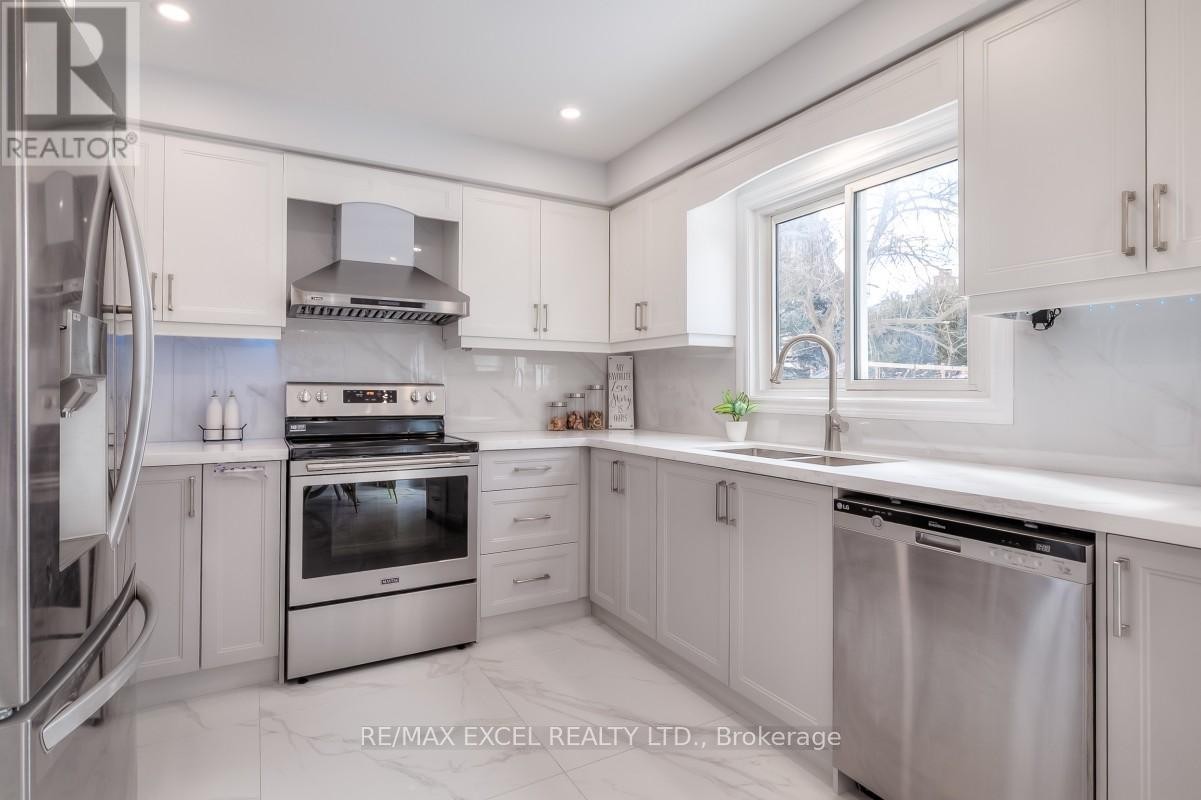 












310 RAYMERVILLE DRIVE

,
Markham (Raymerville),




Ontario
L3P6N9

