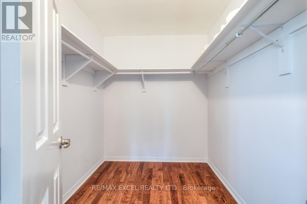 












310 RAYMERVILLE DRIVE

,
Markham (Raymerville),




Ontario
L3P6N9

