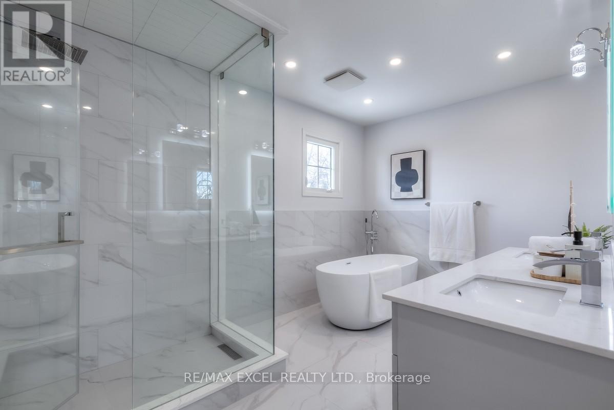 












310 RAYMERVILLE DRIVE

,
Markham (Raymerville),




Ontario
L3P6N9

