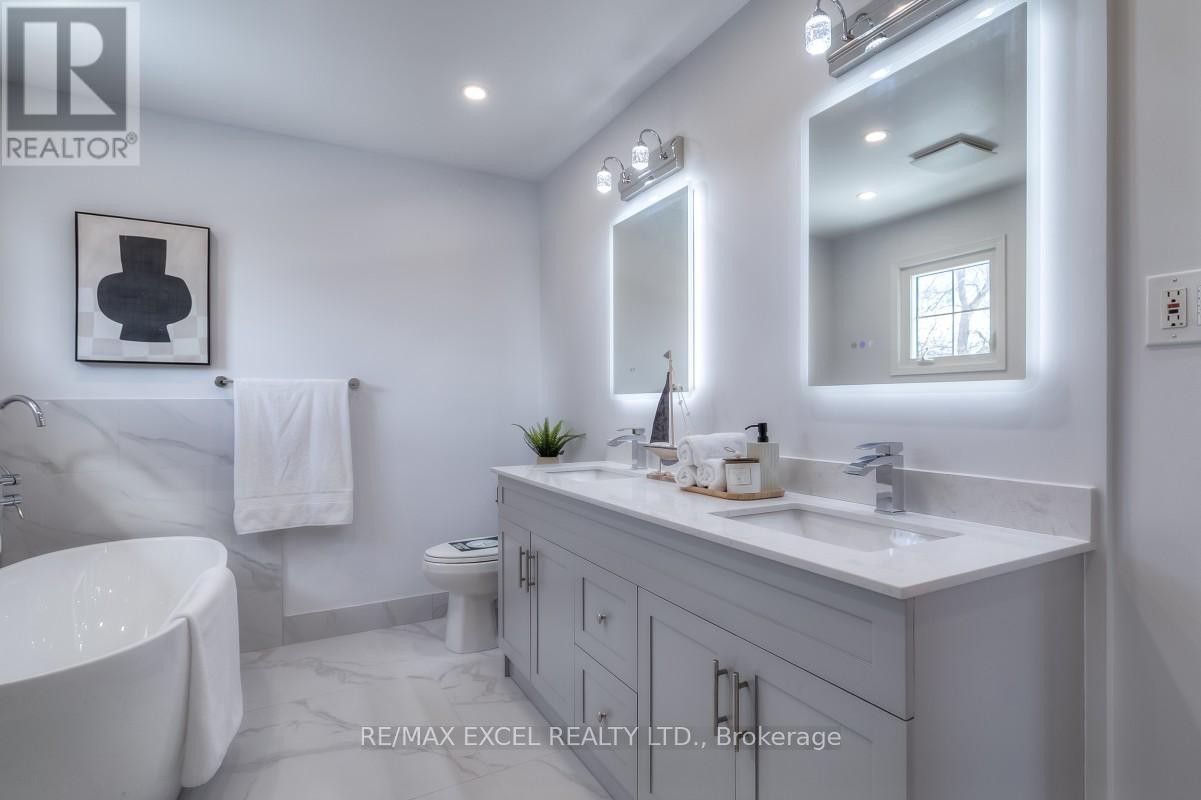 












310 RAYMERVILLE DRIVE

,
Markham (Raymerville),




Ontario
L3P6N9

