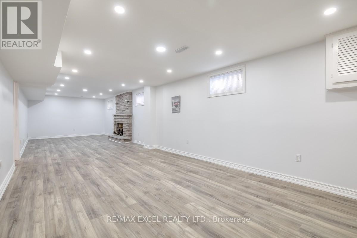 












310 RAYMERVILLE DRIVE

,
Markham (Raymerville),




Ontario
L3P6N9

