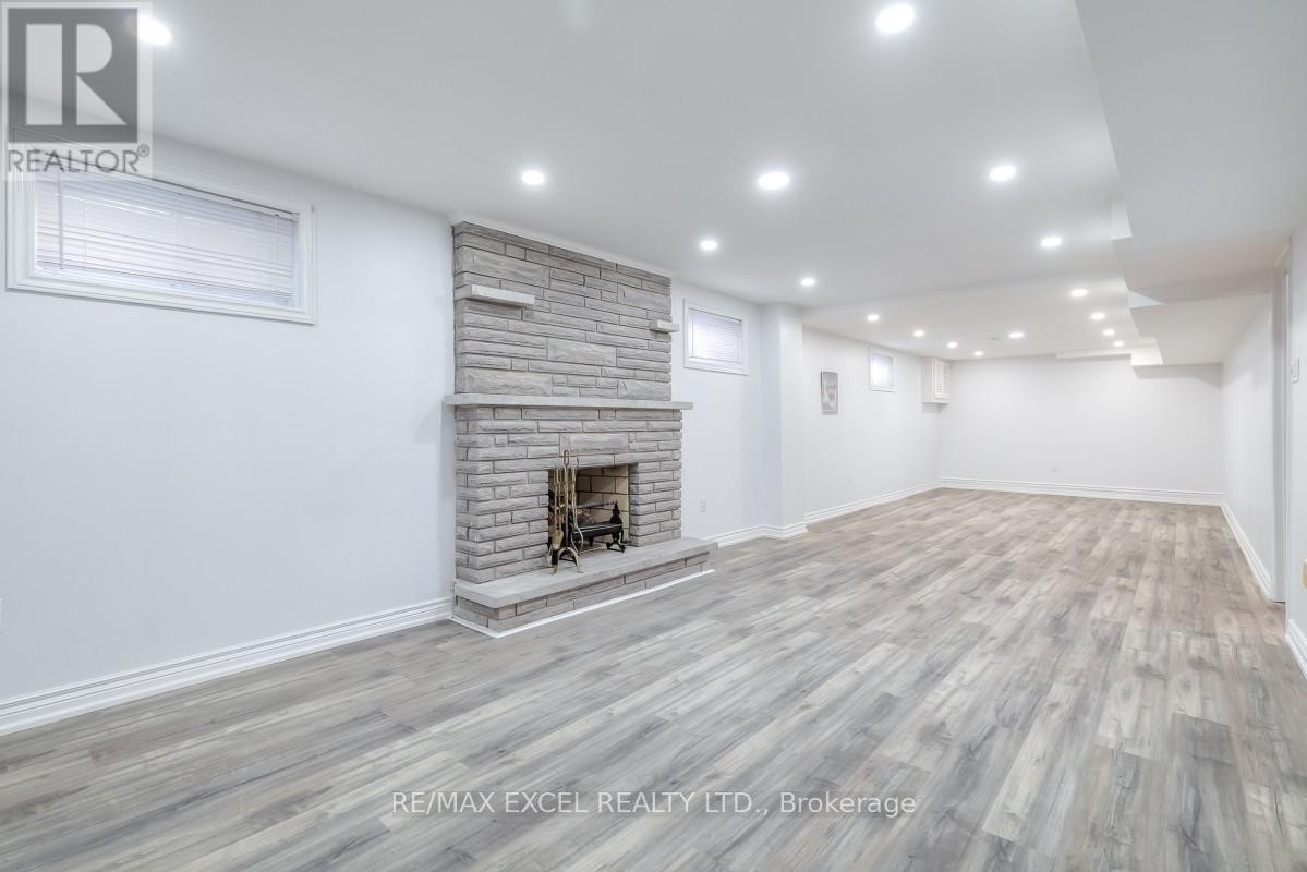 












310 RAYMERVILLE DRIVE

,
Markham (Raymerville),




Ontario
L3P6N9

