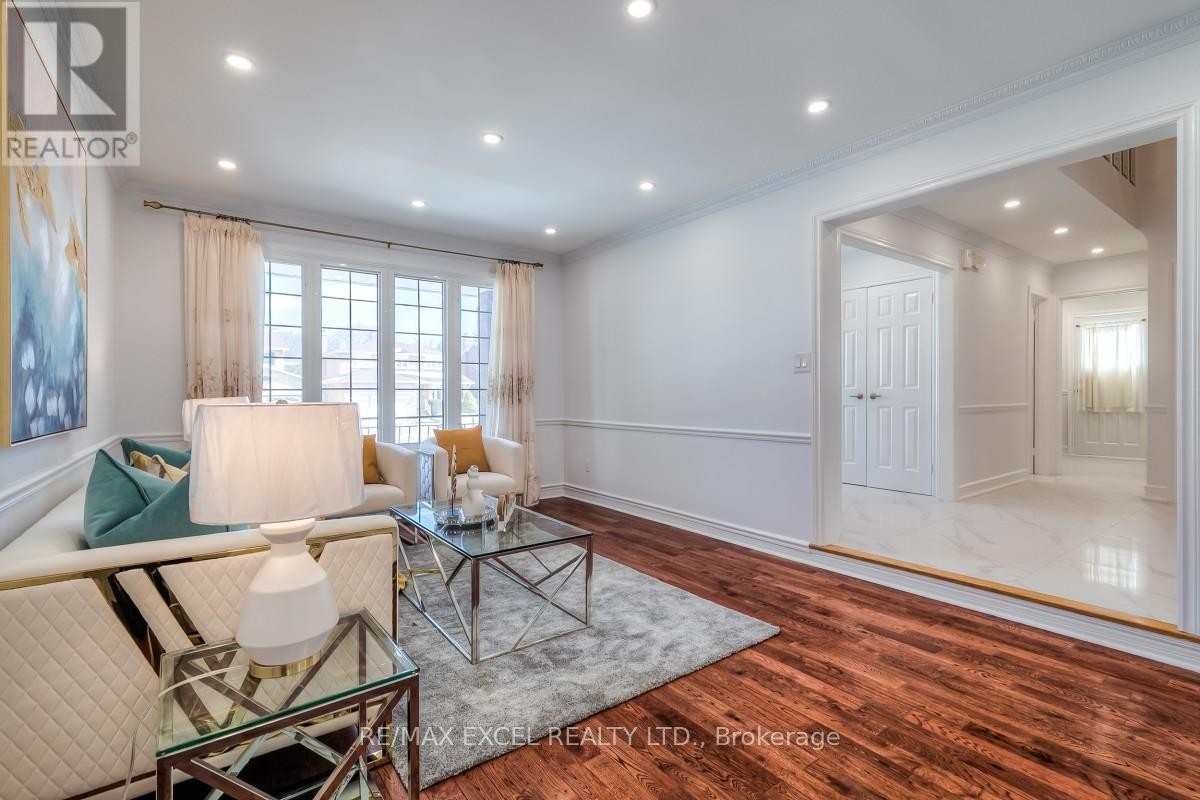 












310 RAYMERVILLE DRIVE

,
Markham (Raymerville),




Ontario
L3P6N9

