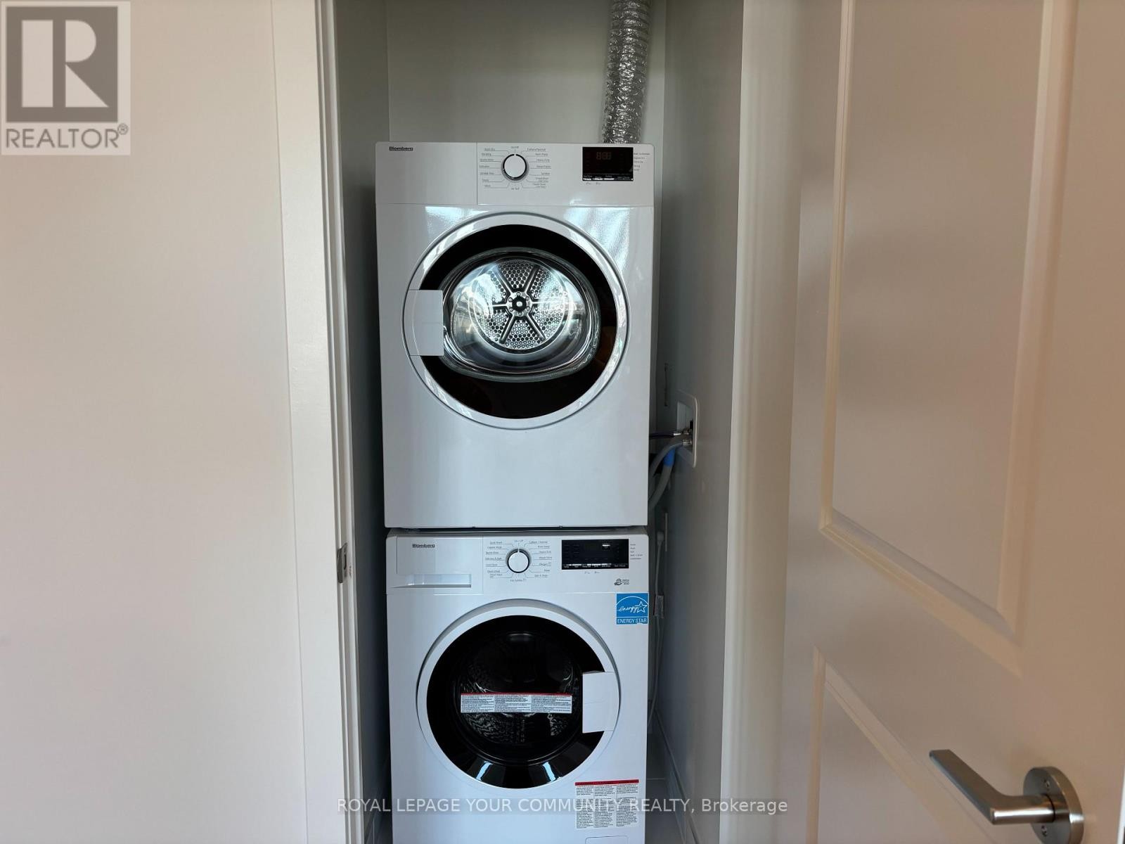 












1706 - 30 UPPER MALL WAY

,
Vaughan (Brownridge),




Ontario
L4J0L7

