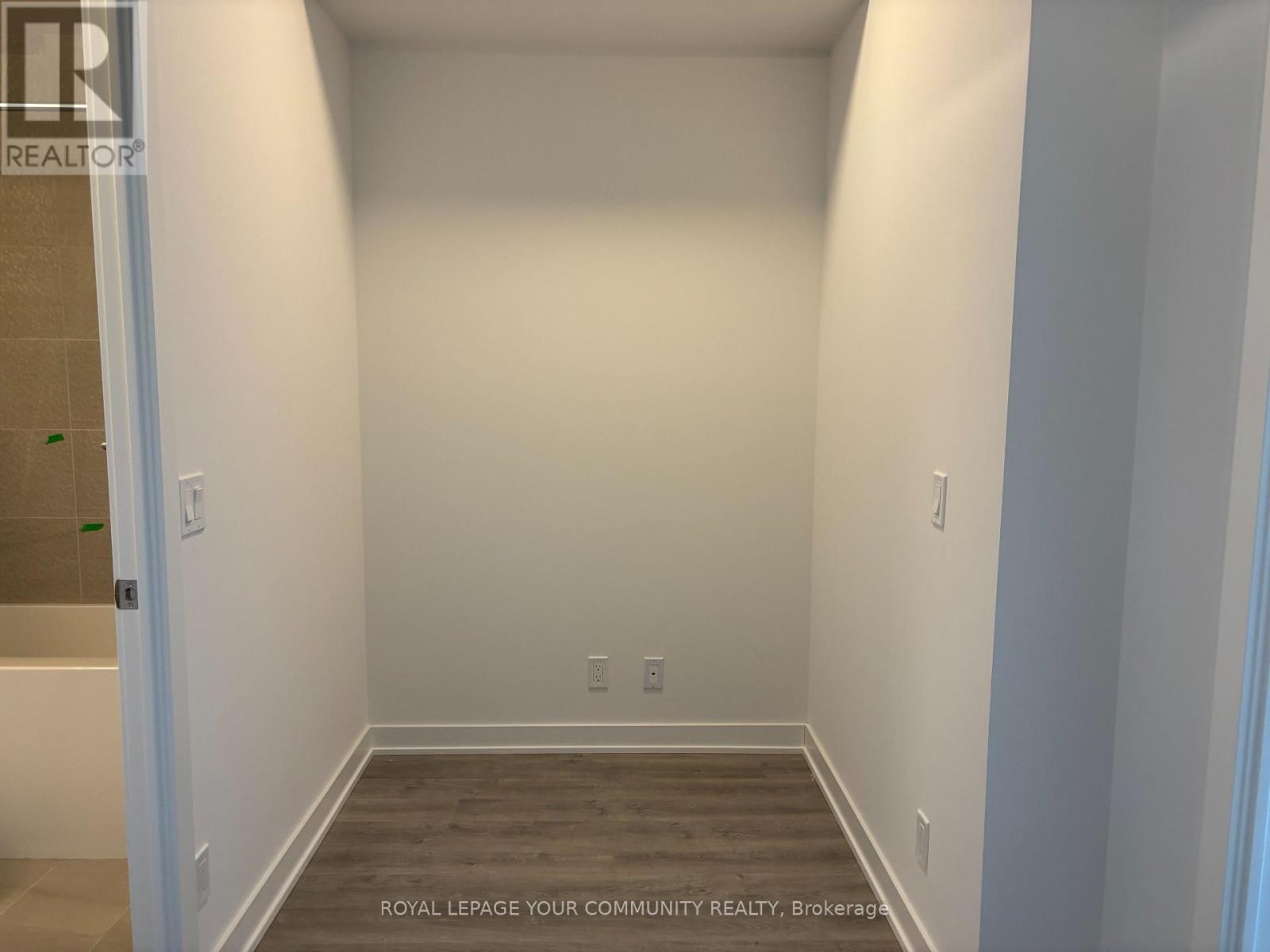 












1706 - 30 UPPER MALL WAY

,
Vaughan (Brownridge),




Ontario
L4J0L7

