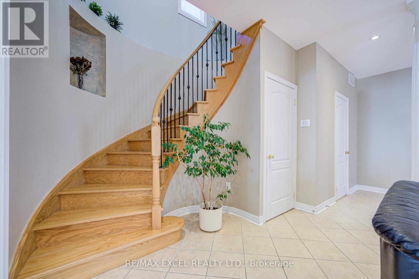 












23 LENA DRIVE

,
Richmond Hill (Rouge Woods),




Ontario
L4S2V4

