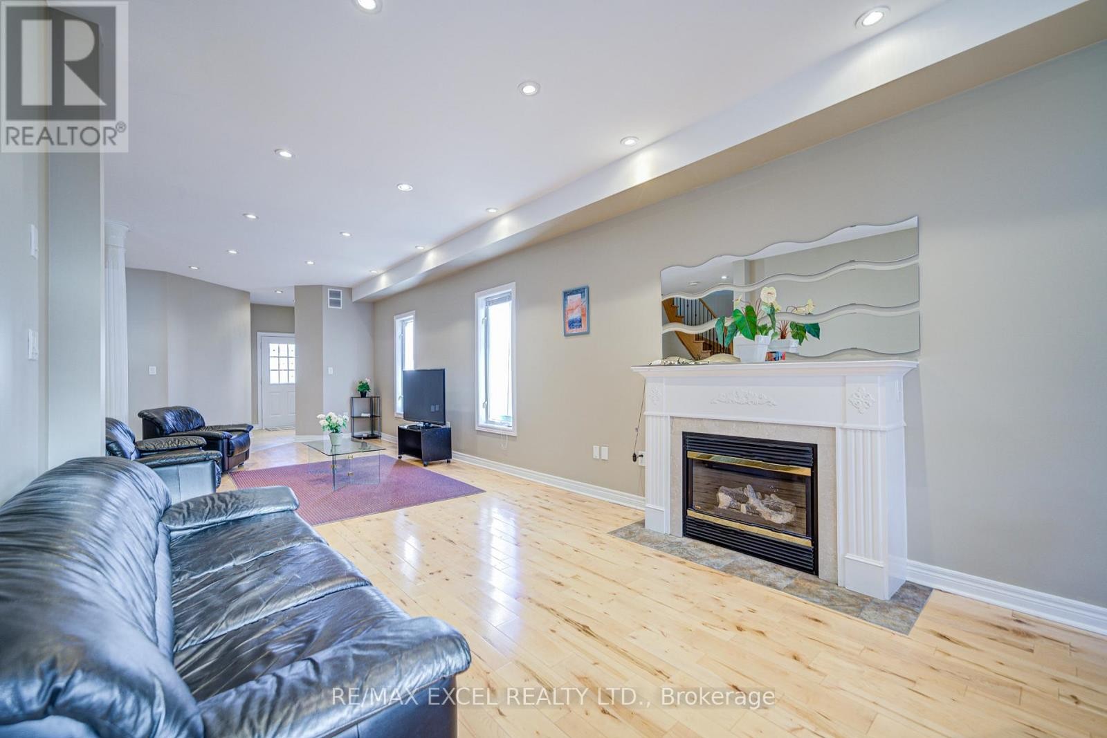 












23 LENA DRIVE

,
Richmond Hill (Rouge Woods),




Ontario
L4S2V4

