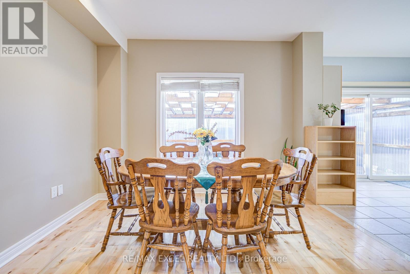 












23 LENA DRIVE

,
Richmond Hill (Rouge Woods),




Ontario
L4S2V4

