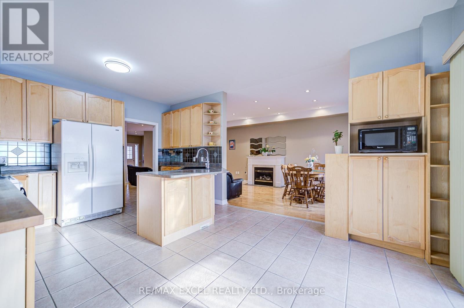 












23 LENA DRIVE

,
Richmond Hill (Rouge Woods),




Ontario
L4S2V4

