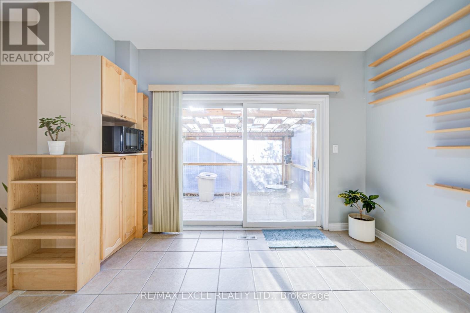 












23 LENA DRIVE

,
Richmond Hill (Rouge Woods),




Ontario
L4S2V4

