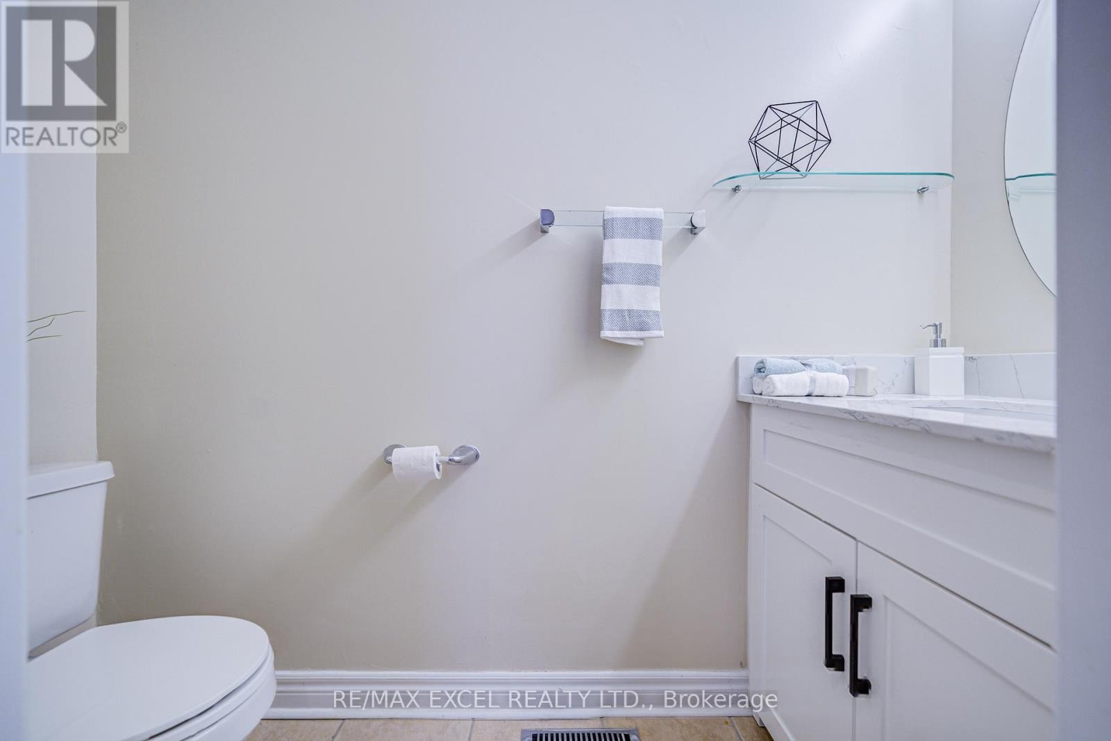 












23 LENA DRIVE

,
Richmond Hill (Rouge Woods),




Ontario
L4S2V4

