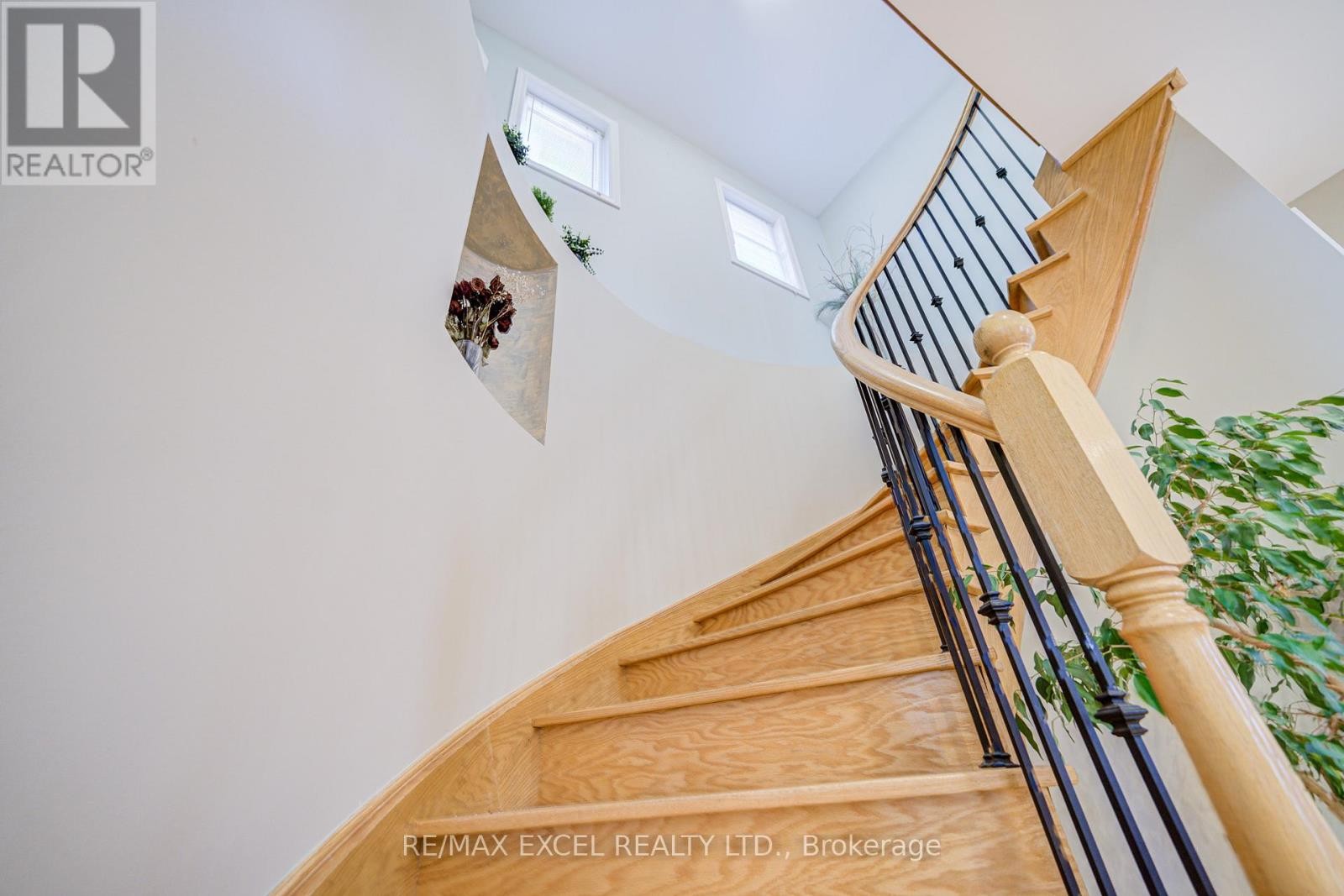 












23 LENA DRIVE

,
Richmond Hill (Rouge Woods),




Ontario
L4S2V4

