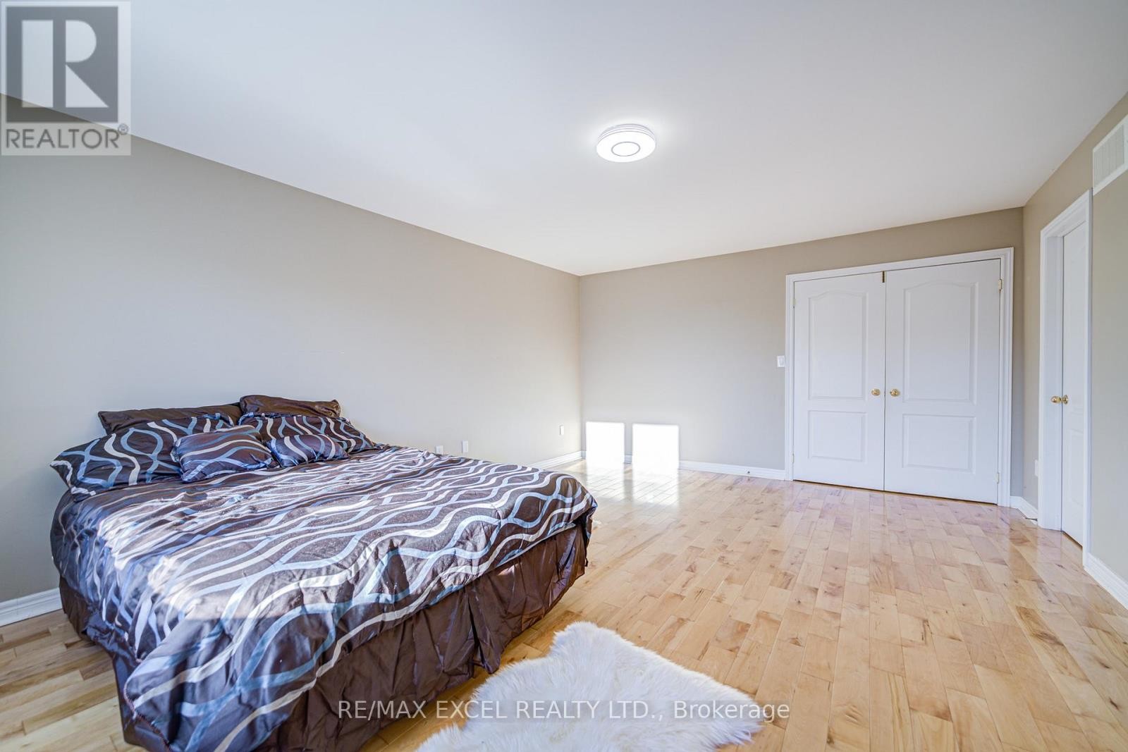 












23 LENA DRIVE

,
Richmond Hill (Rouge Woods),




Ontario
L4S2V4

