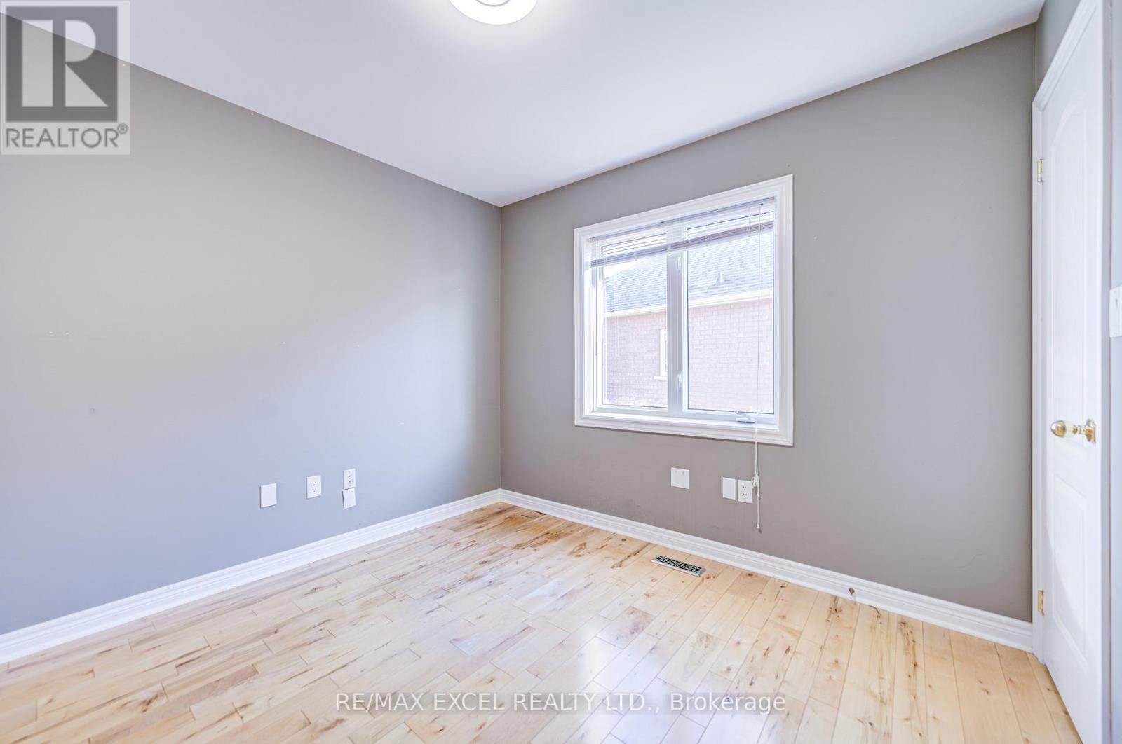 












23 LENA DRIVE

,
Richmond Hill (Rouge Woods),




Ontario
L4S2V4

