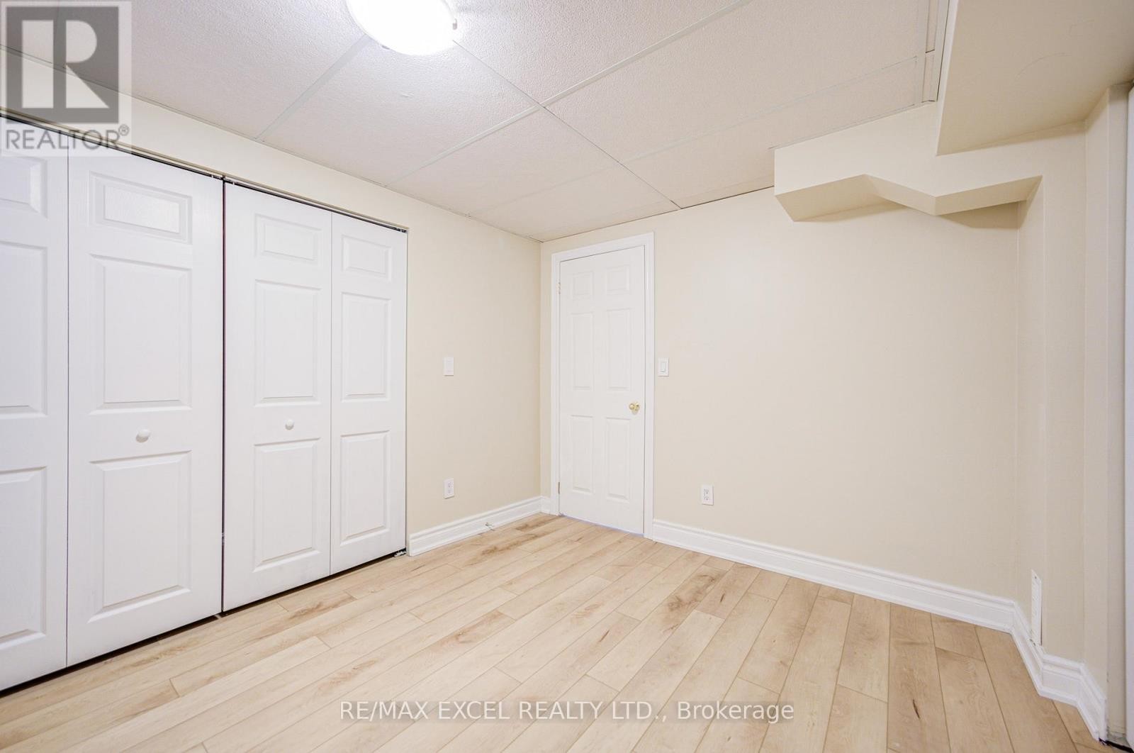 












23 LENA DRIVE

,
Richmond Hill (Rouge Woods),




Ontario
L4S2V4

