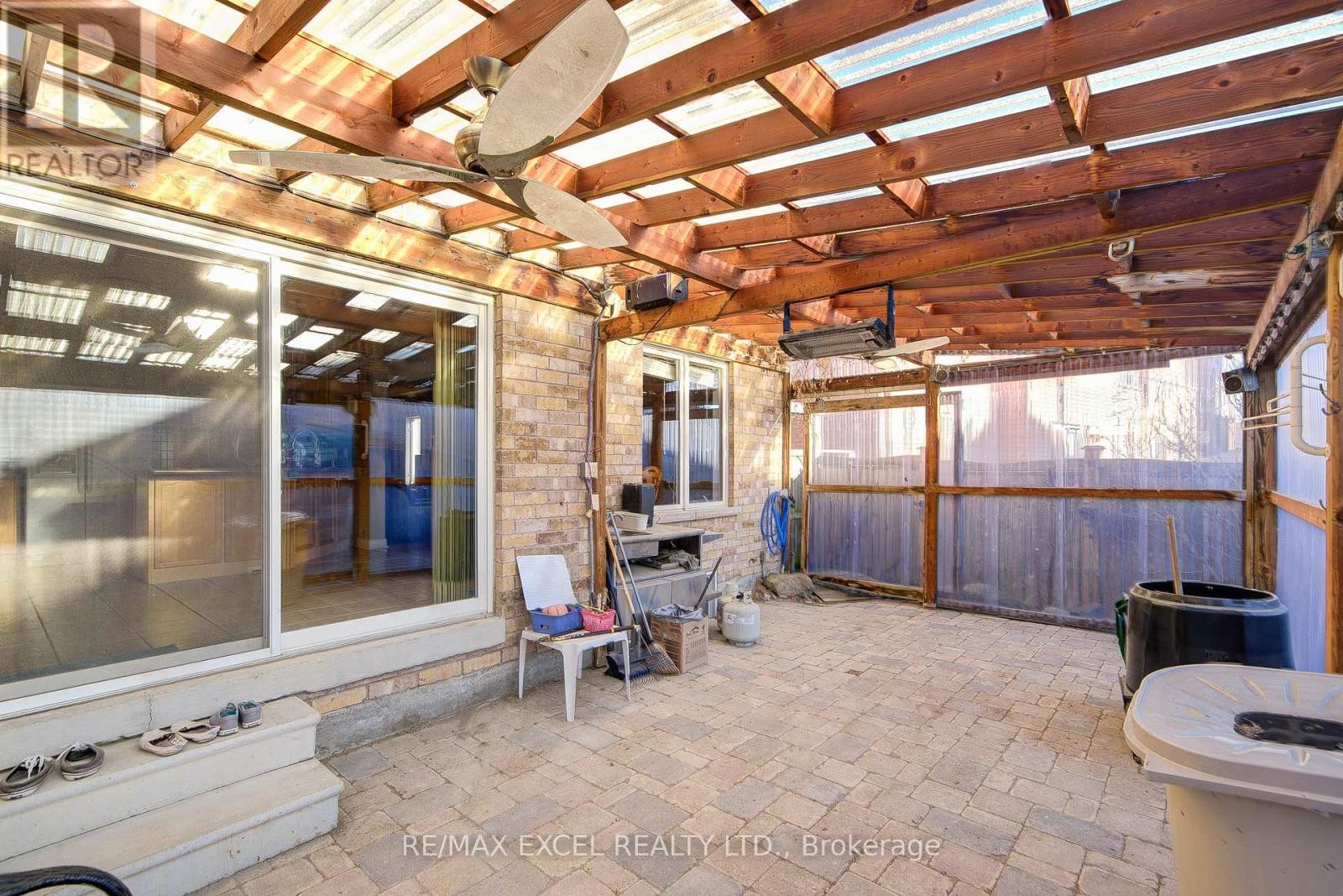 












23 LENA DRIVE

,
Richmond Hill (Rouge Woods),




Ontario
L4S2V4

