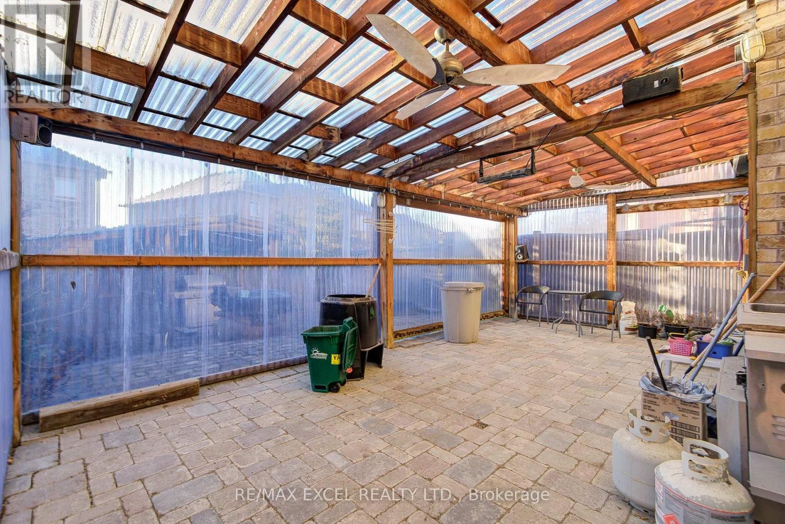 












23 LENA DRIVE

,
Richmond Hill (Rouge Woods),




Ontario
L4S2V4

