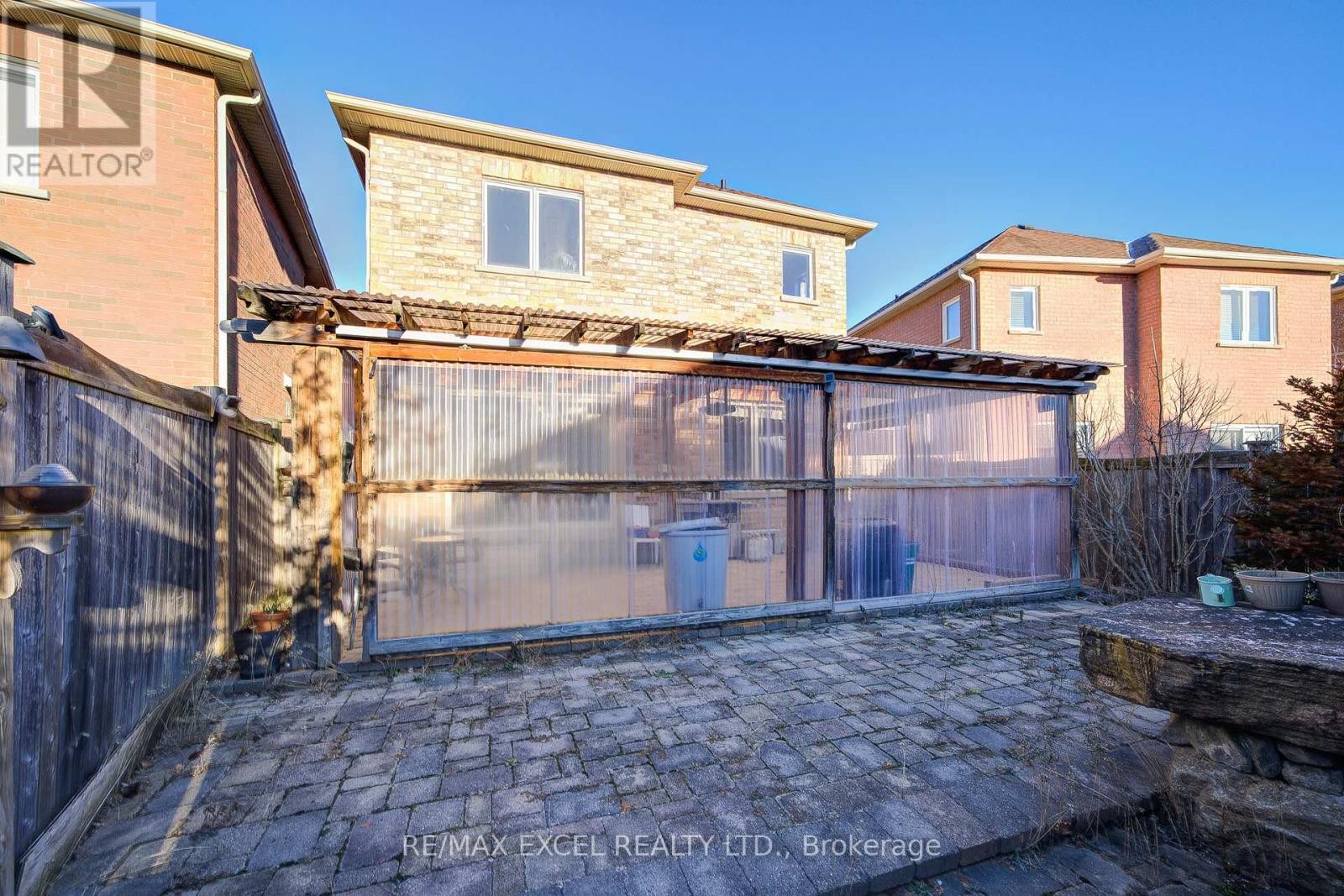 












23 LENA DRIVE

,
Richmond Hill (Rouge Woods),




Ontario
L4S2V4

