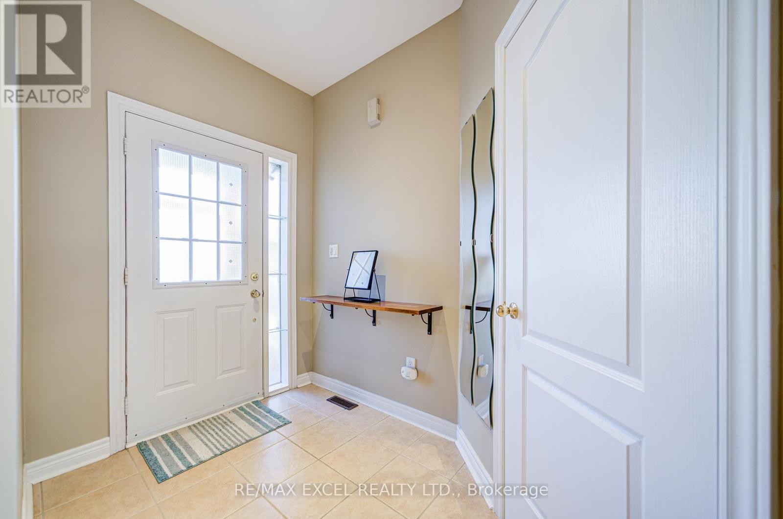 












23 LENA DRIVE

,
Richmond Hill (Rouge Woods),




Ontario
L4S2V4

