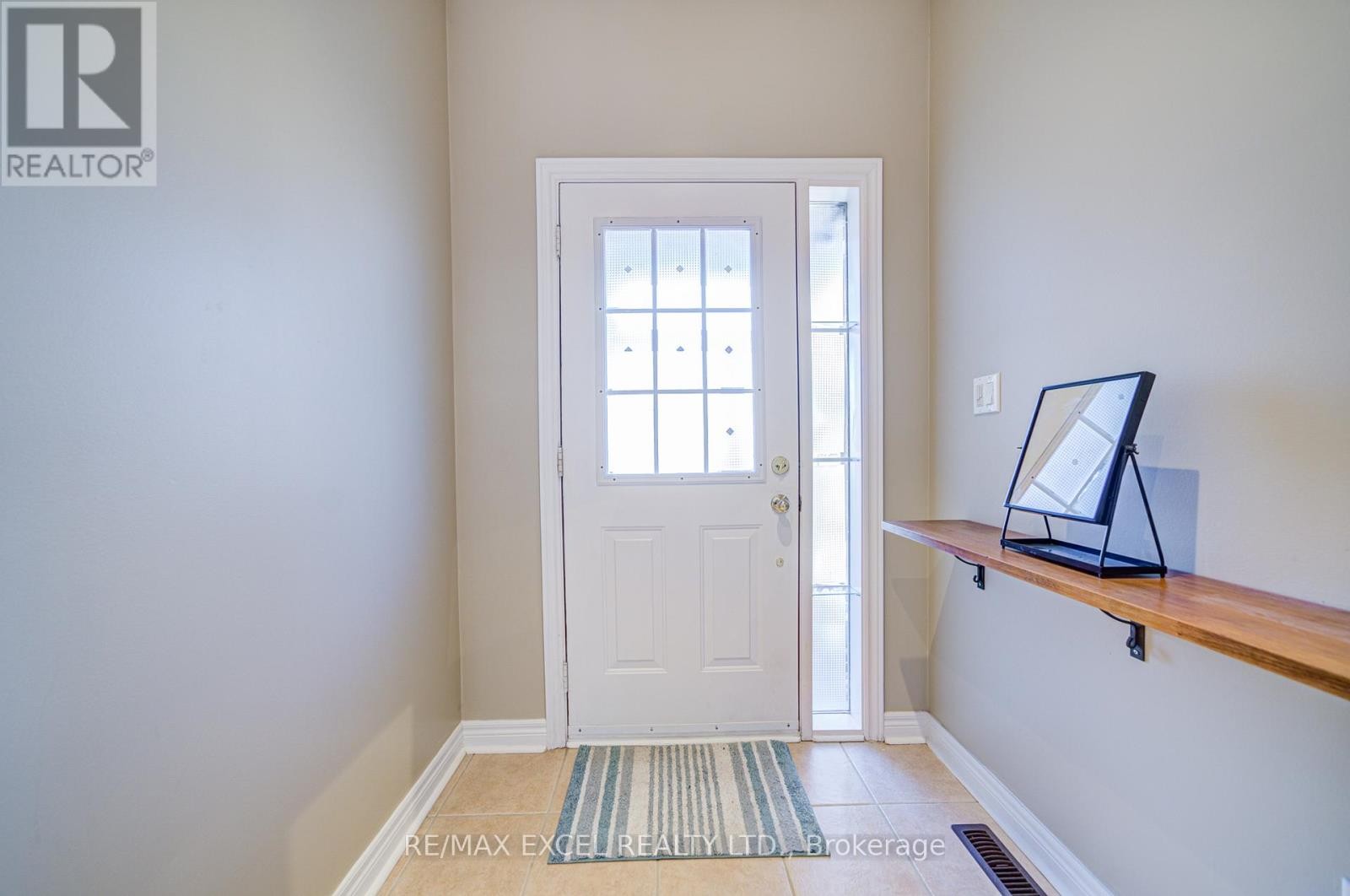 












23 LENA DRIVE

,
Richmond Hill (Rouge Woods),




Ontario
L4S2V4

