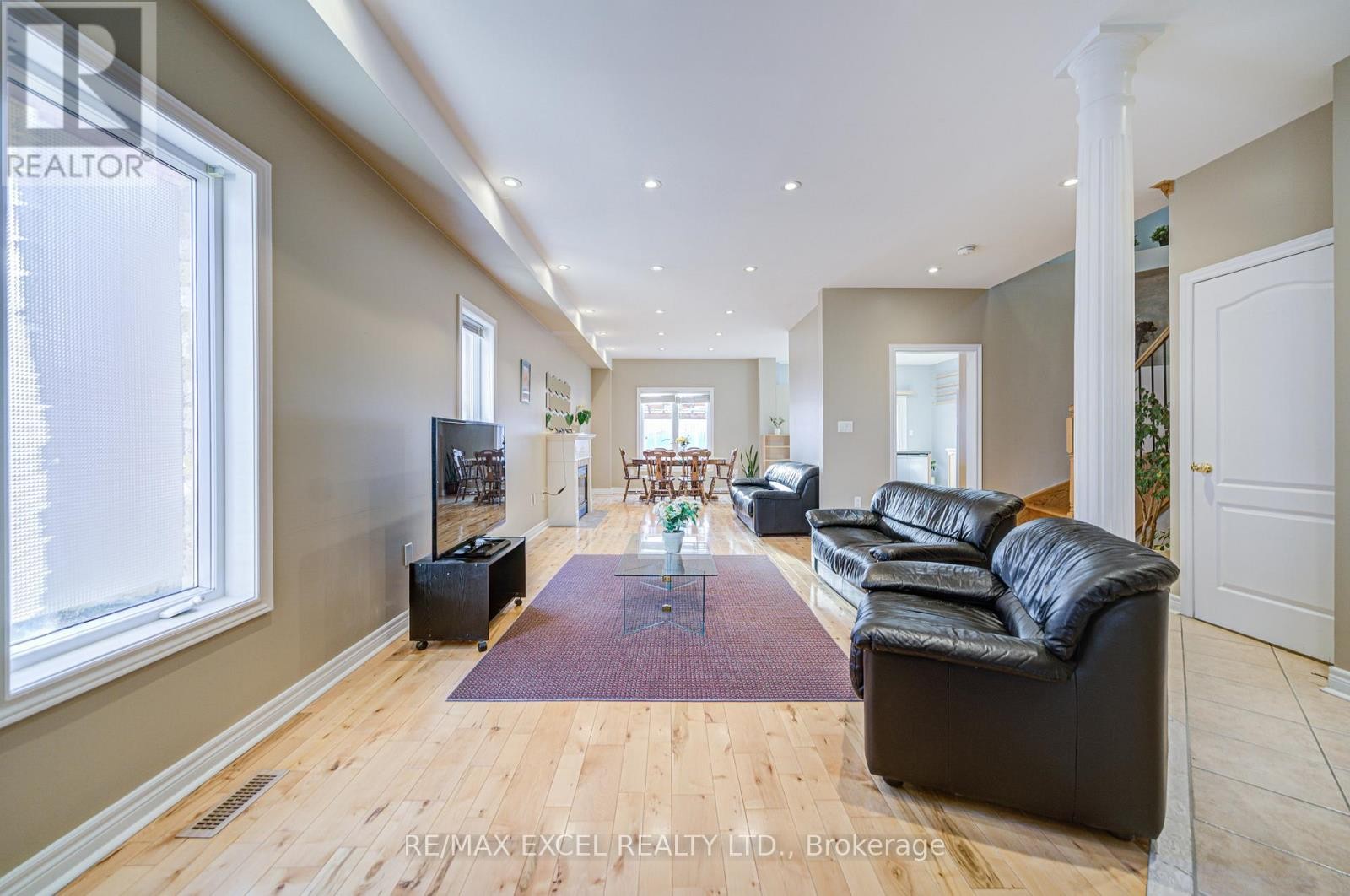 












23 LENA DRIVE

,
Richmond Hill (Rouge Woods),




Ontario
L4S2V4

