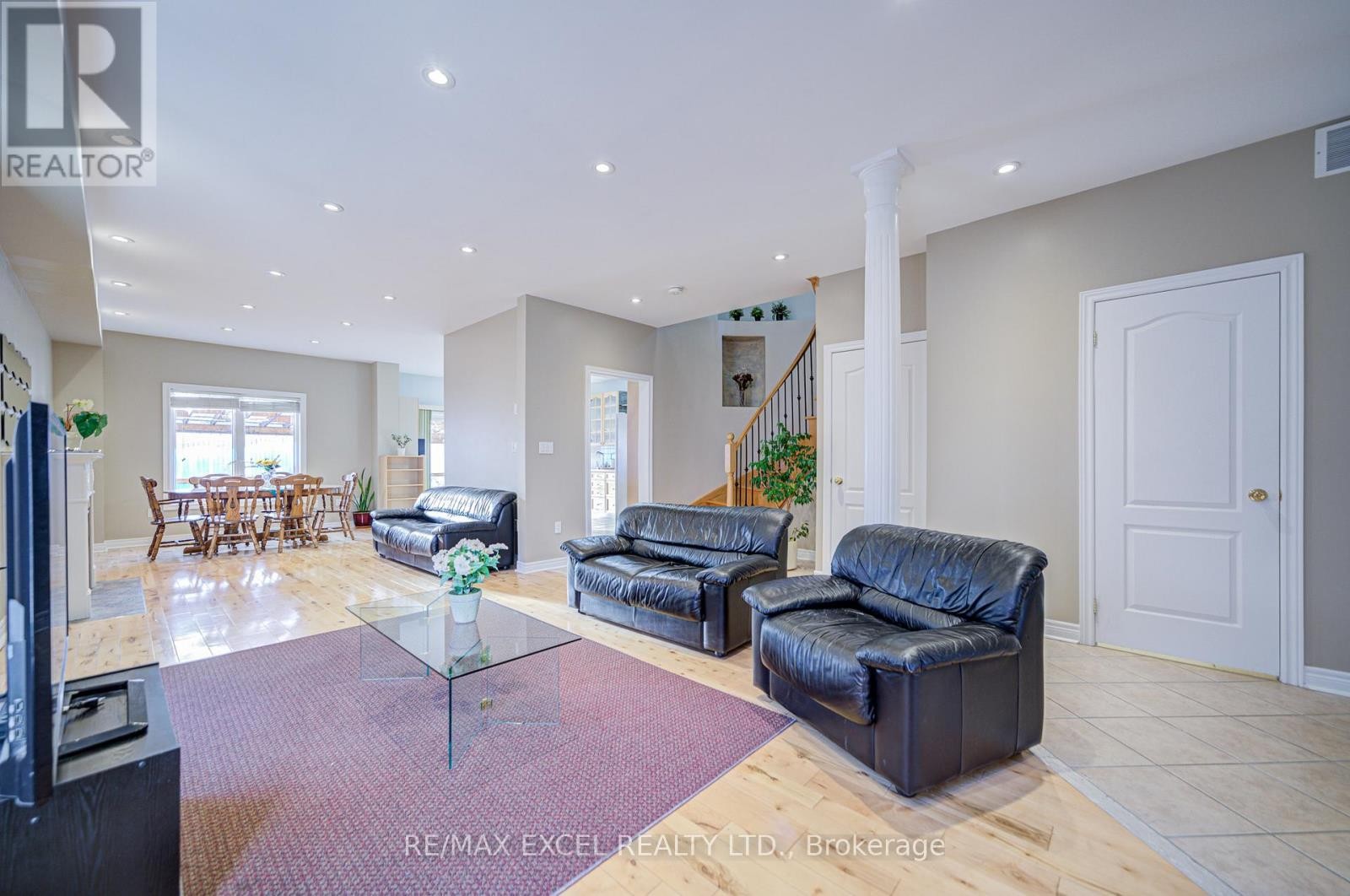 












23 LENA DRIVE

,
Richmond Hill (Rouge Woods),




Ontario
L4S2V4

