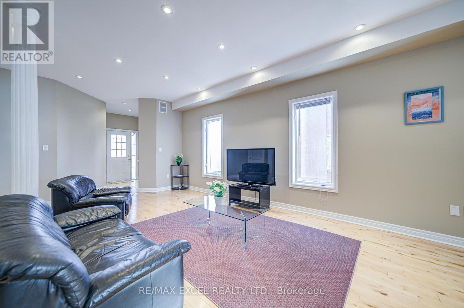 












23 LENA DRIVE

,
Richmond Hill (Rouge Woods),




Ontario
L4S2V4

