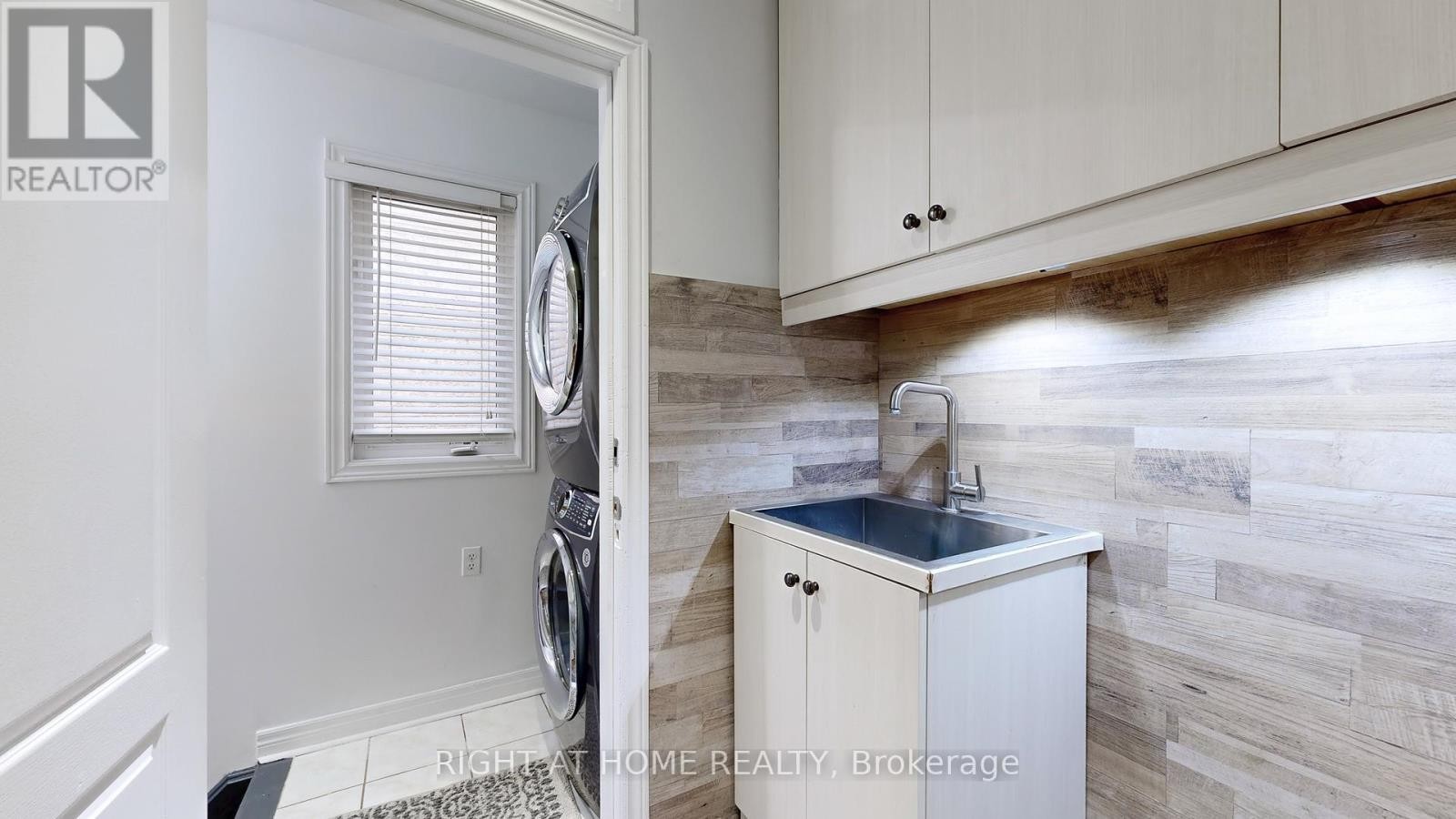 












419 ELSON STREET

,
Markham (Cedarwood),




Ontario
L3S4T8

