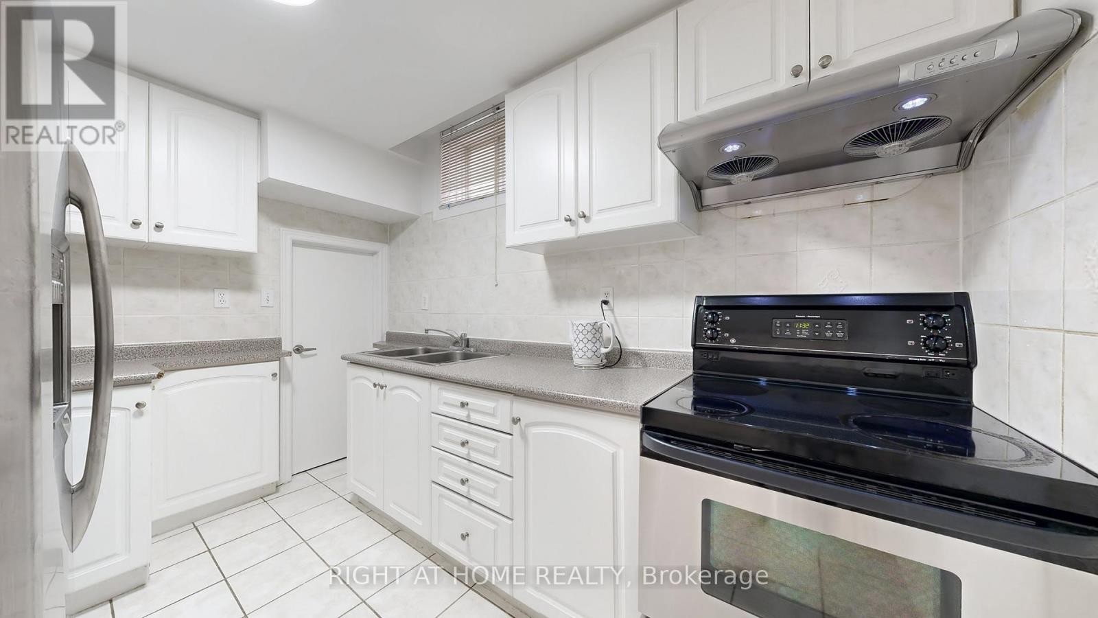 












419 ELSON STREET

,
Markham (Cedarwood),




Ontario
L3S4T8

