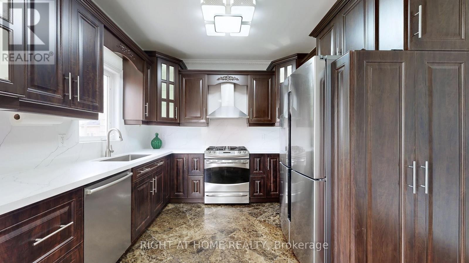 












419 ELSON STREET

,
Markham (Cedarwood),




Ontario
L3S4T8

